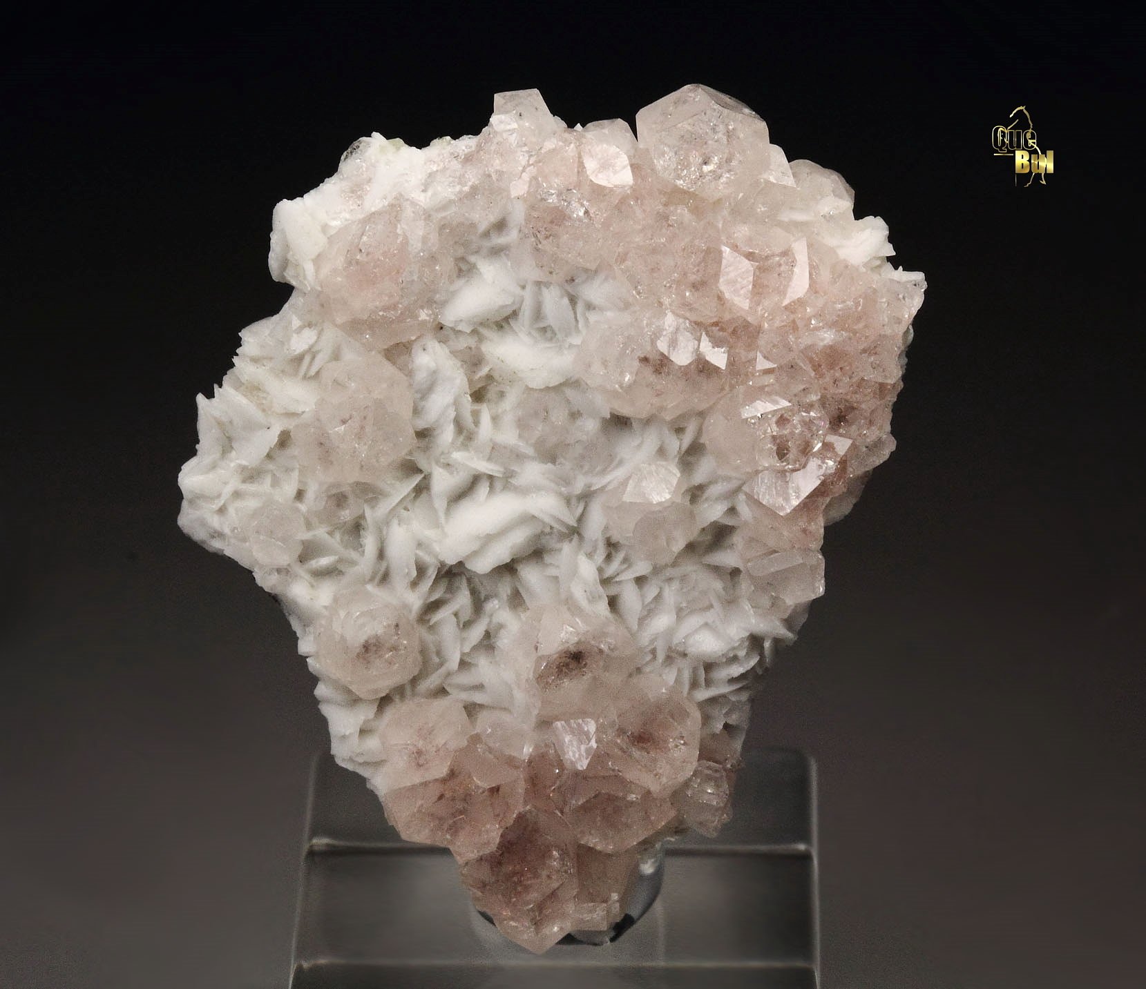 gem PINK GARNET var. GROSSULAR, ALBITE