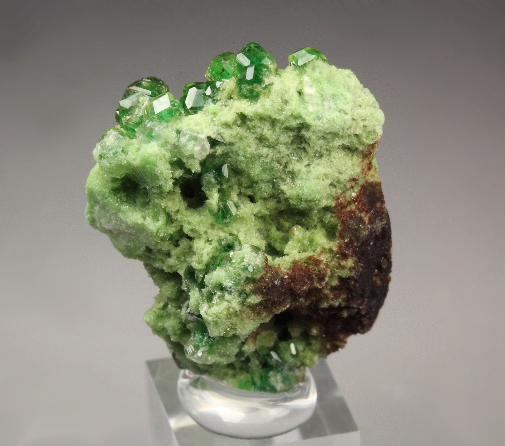 gem GARNET var. GROSSULAR var. CHROMIAN, DIOPSIDE