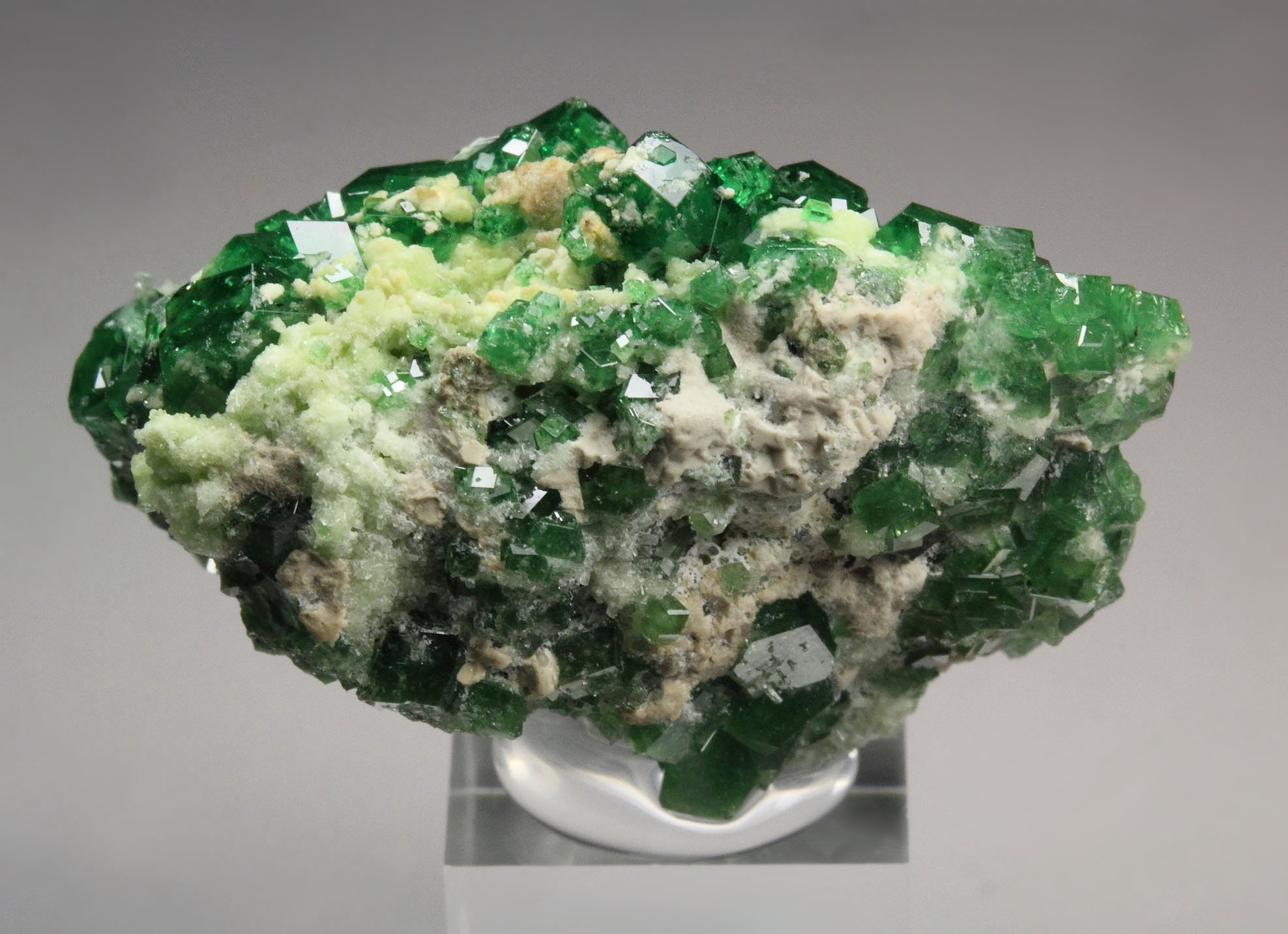 gem GARNET var. GROSSULAR var. CHROMIAN, DIOPSIDE