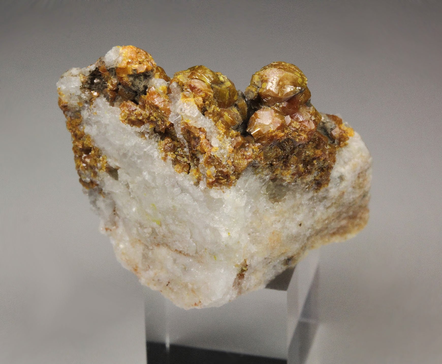 MIMETITE var. CAMPYLITE