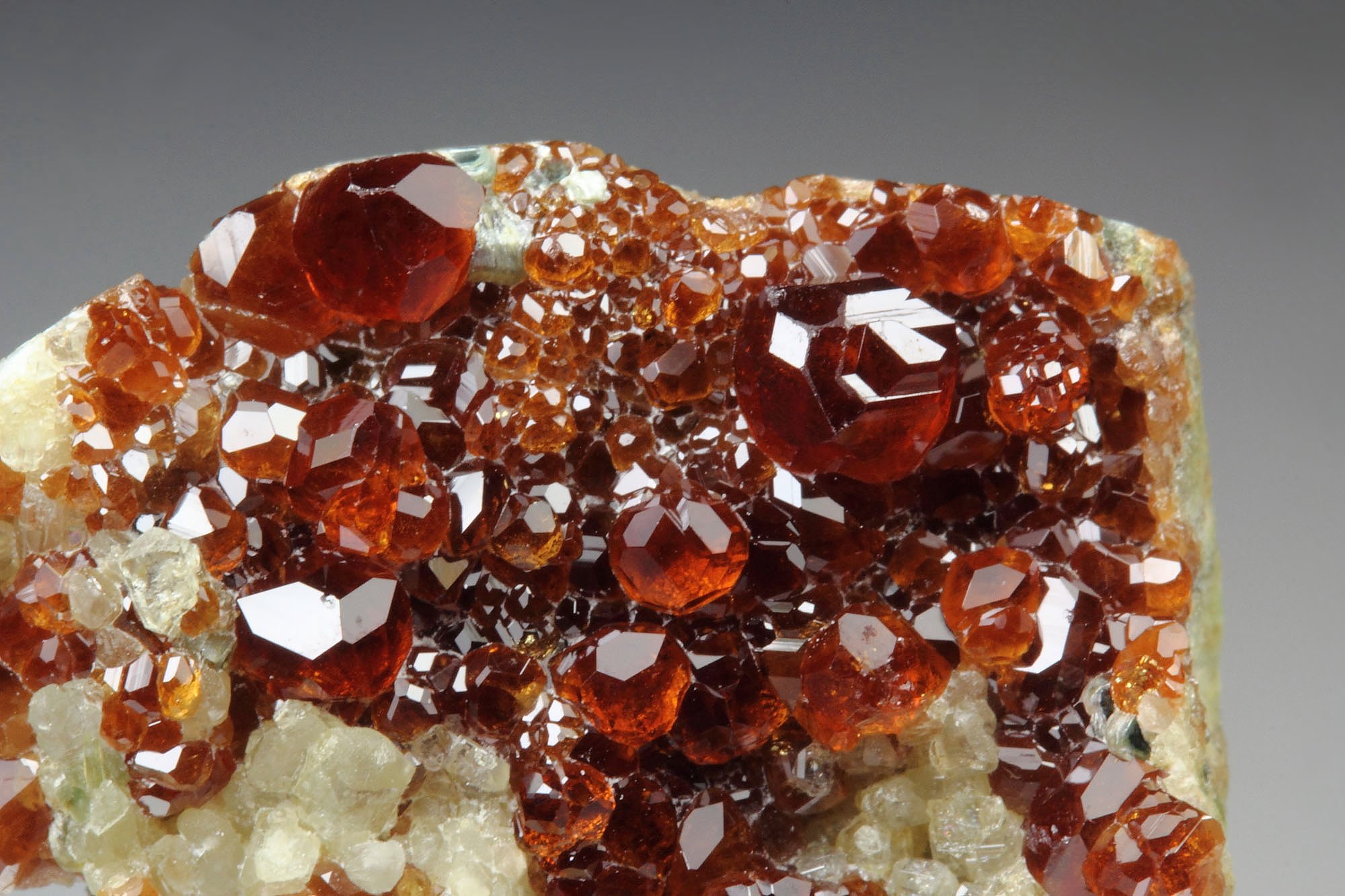 gem GARNET var. HESSONITE, DIOPSIDE