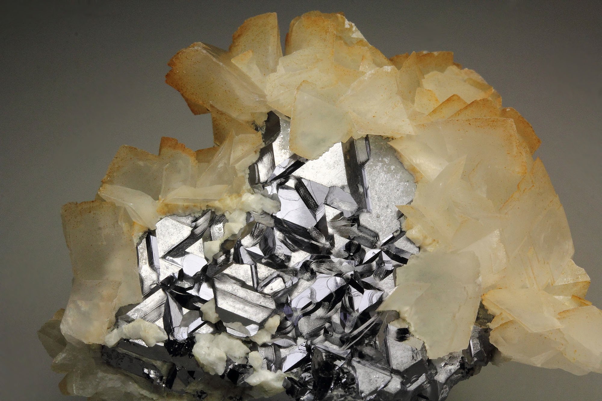 GALENA - SPINEL LAW TWIN, CALCITE