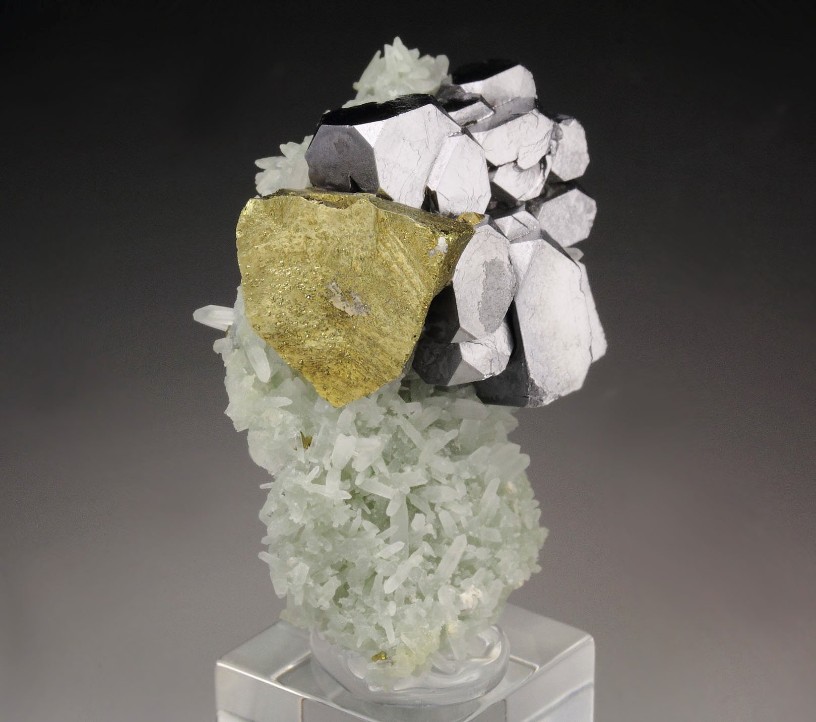 skeletal GALENA, CHALCOPYRITE, QUARTZ