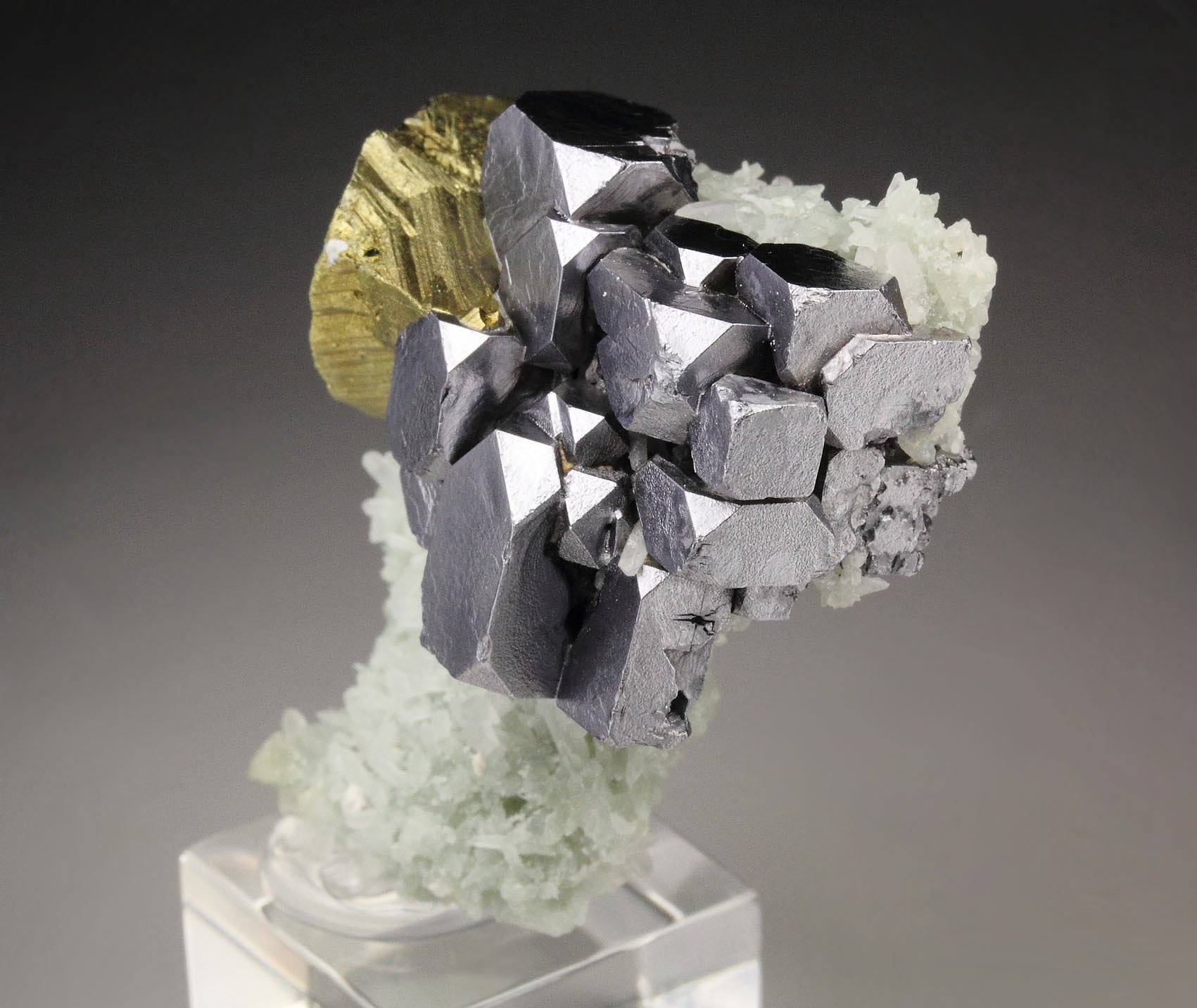 skeletal GALENA, CHALCOPYRITE, QUARTZ