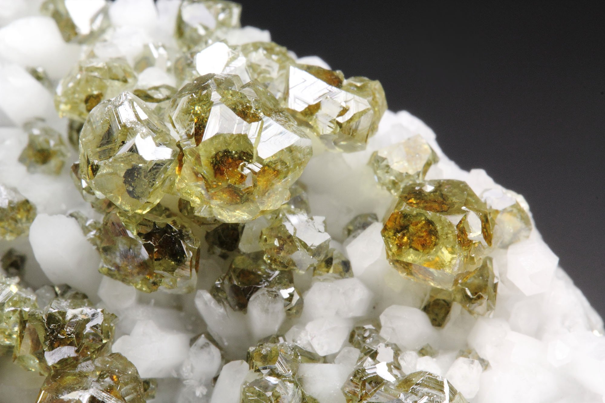 gem SPHALERITE var. CLEIOPHANE with PHANTOMS, QUARTZ