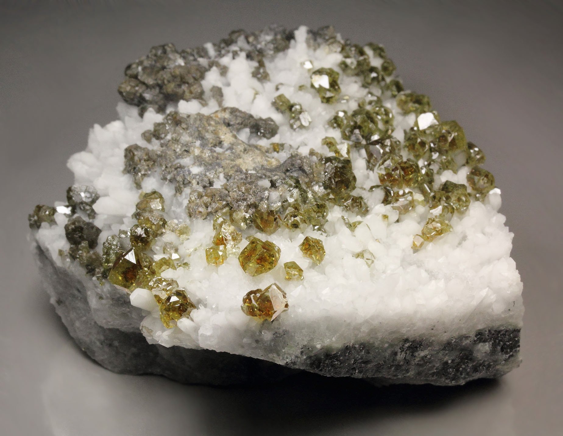 gem SPHALERITE var. CLEIOPHANE with PHANTOMS, QUARTZ