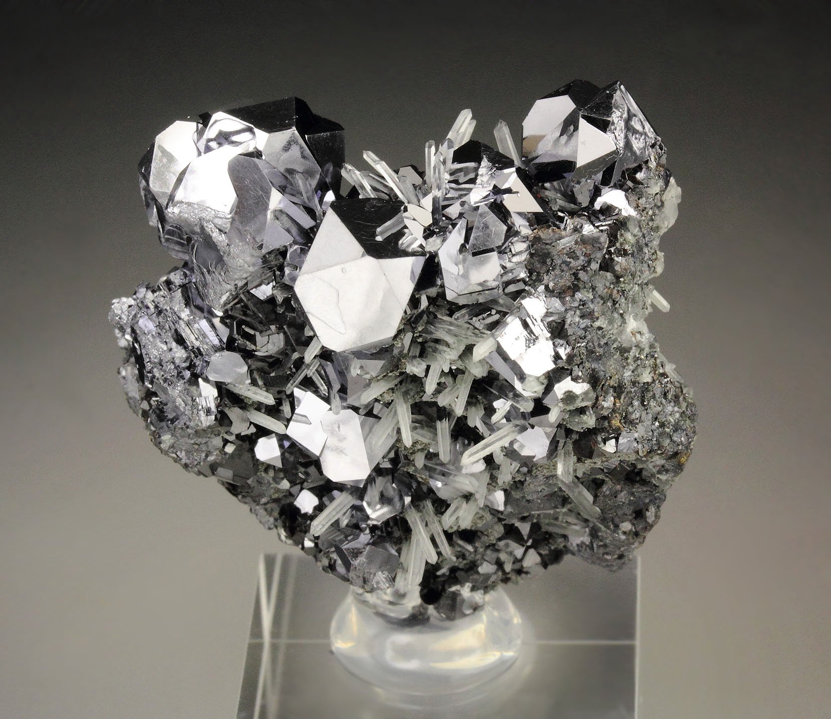 twinned GALENA, QUARTZ, SPHALERITE