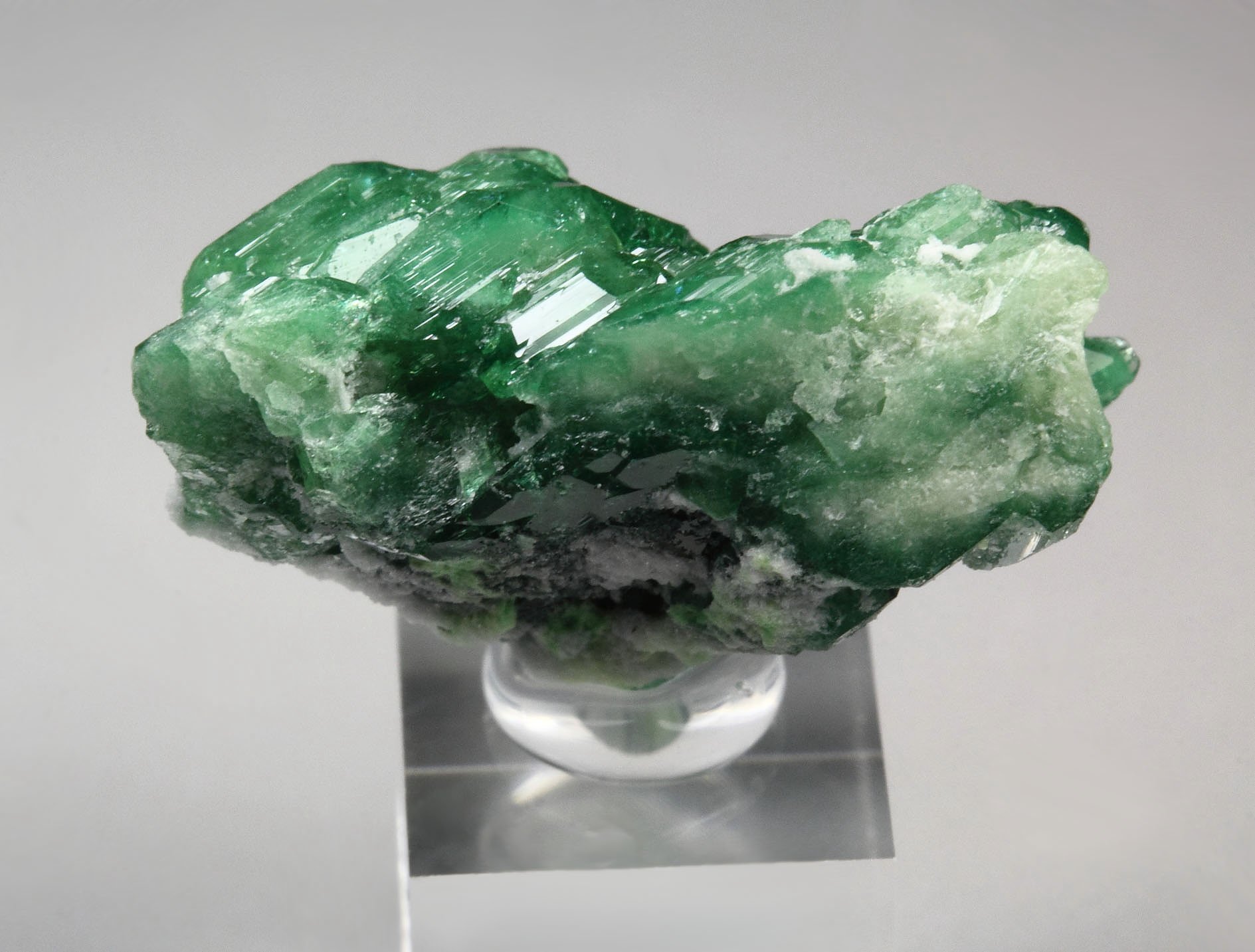 VESUVIANITE var. CHROMIAN