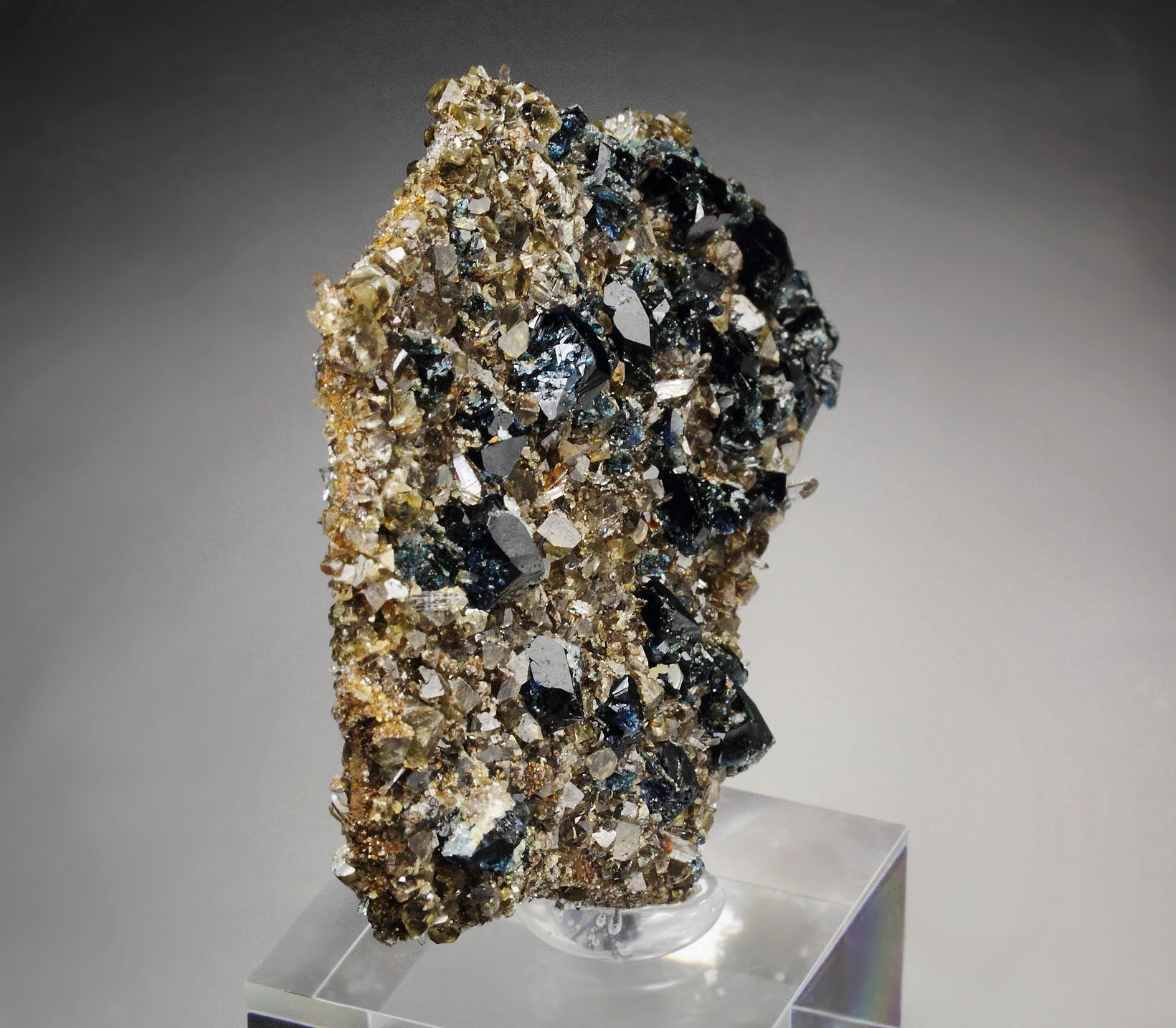 LAZULITE, SIDERITE, QUARTZ