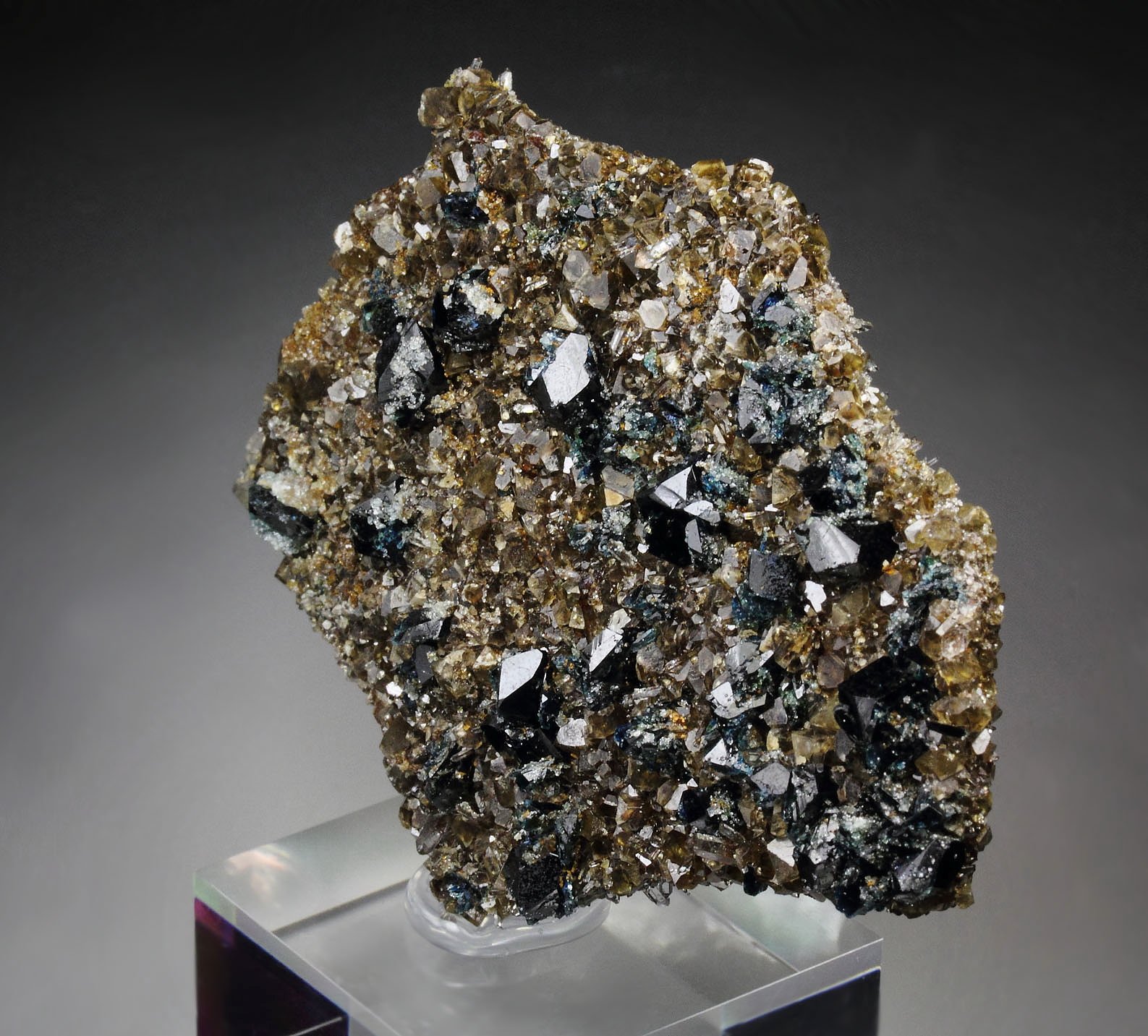 LAZULITE, SIDERITE, QUARTZ