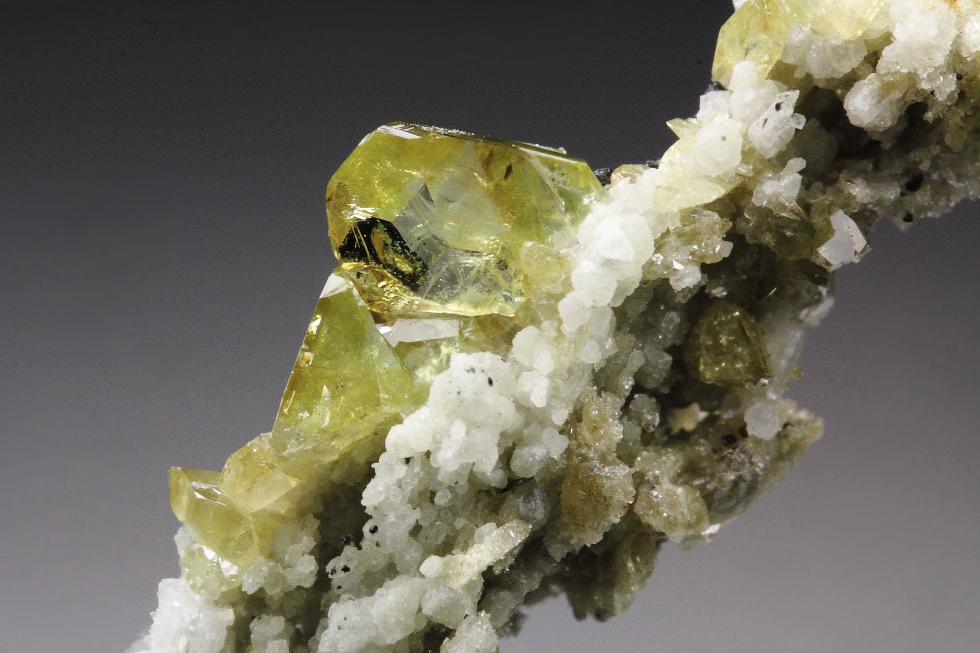 gem TITANITE twinned, K FELDSPAR var. ADULARIA, CLINOCHLORE