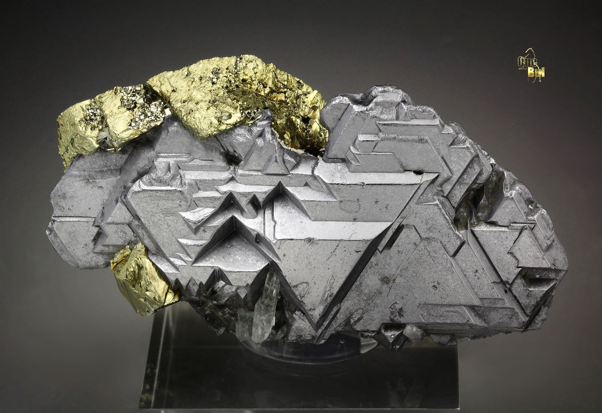 GALENA - SPINEL LAW TWIN, CHALCOPYRITE, PYRITE, QUARTZ