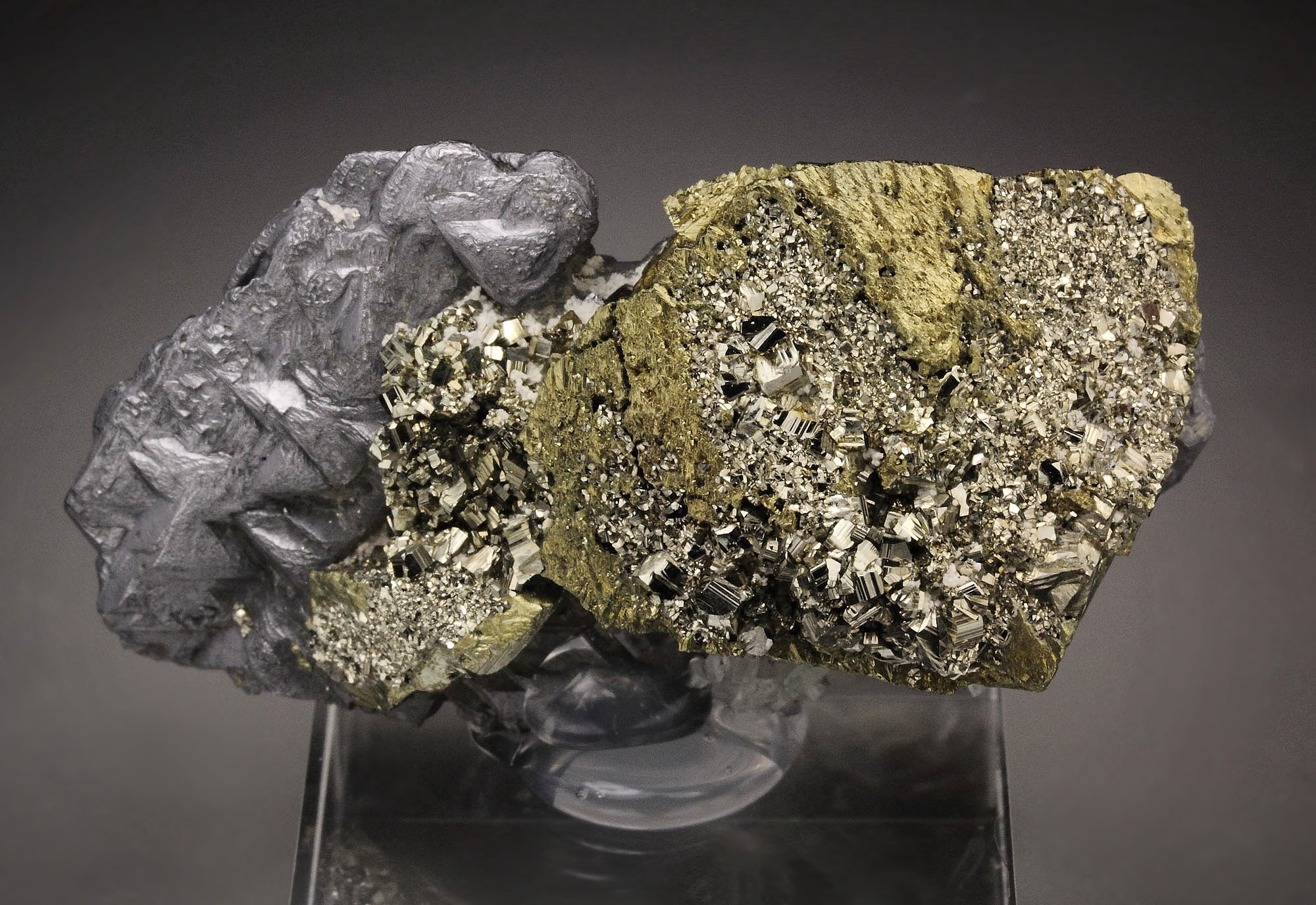 GALENA - SPINEL LAW TWIN, CHALCOPYRITE, PYRITE, QUARTZ