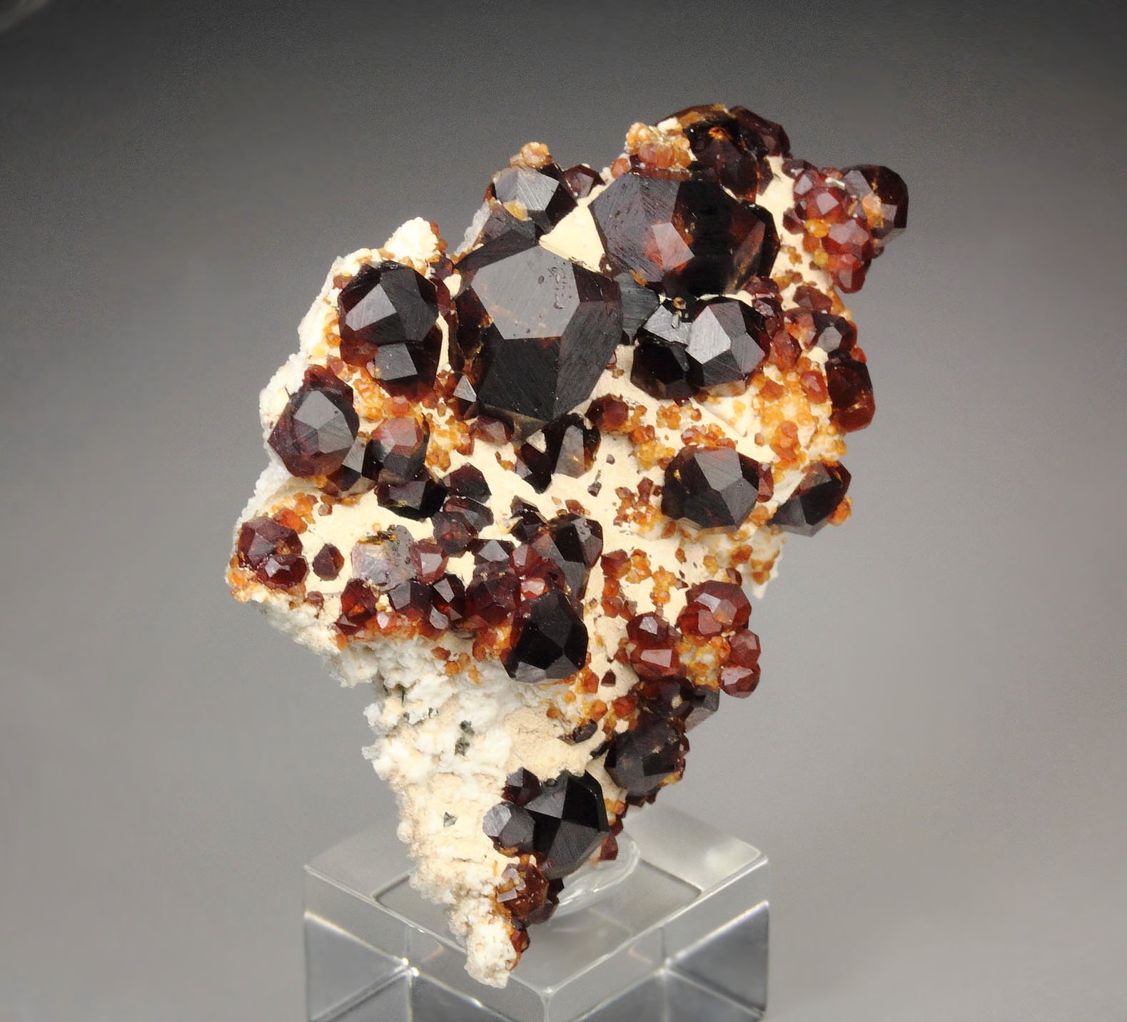 gemmy GARNET var. SPESSARTINE