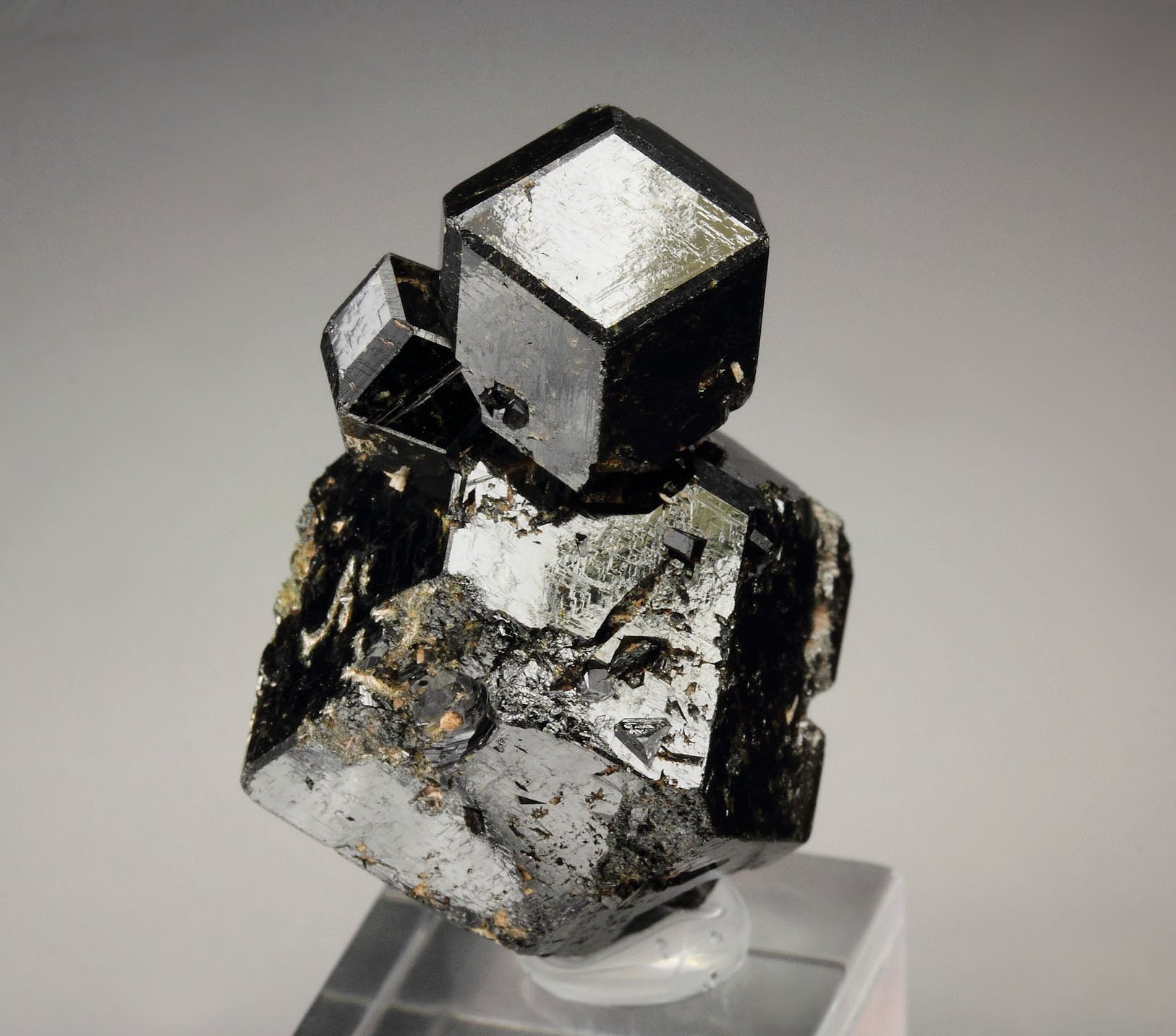 GARNET var. ANDRADITE var. MELANITE