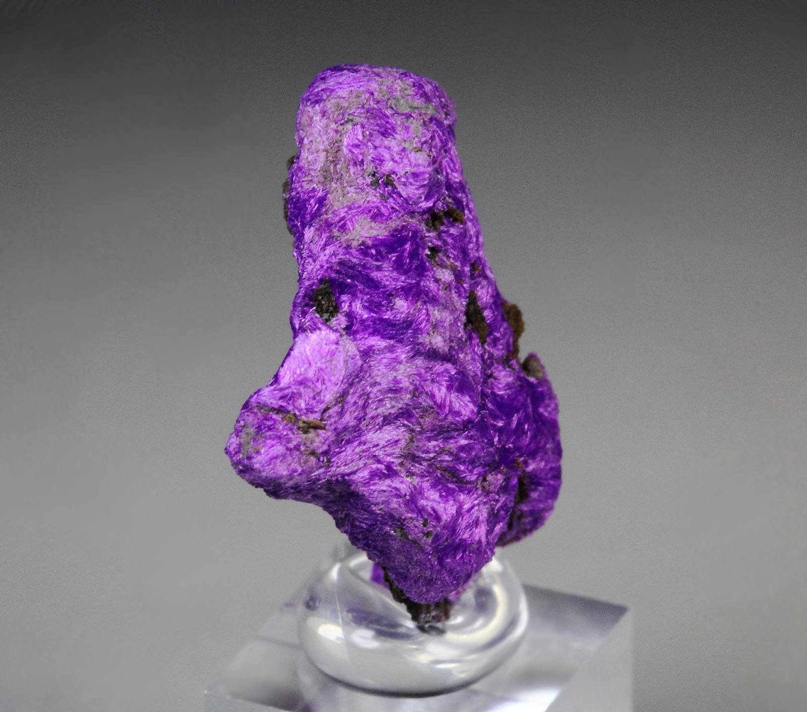 crystallized SUGILITE