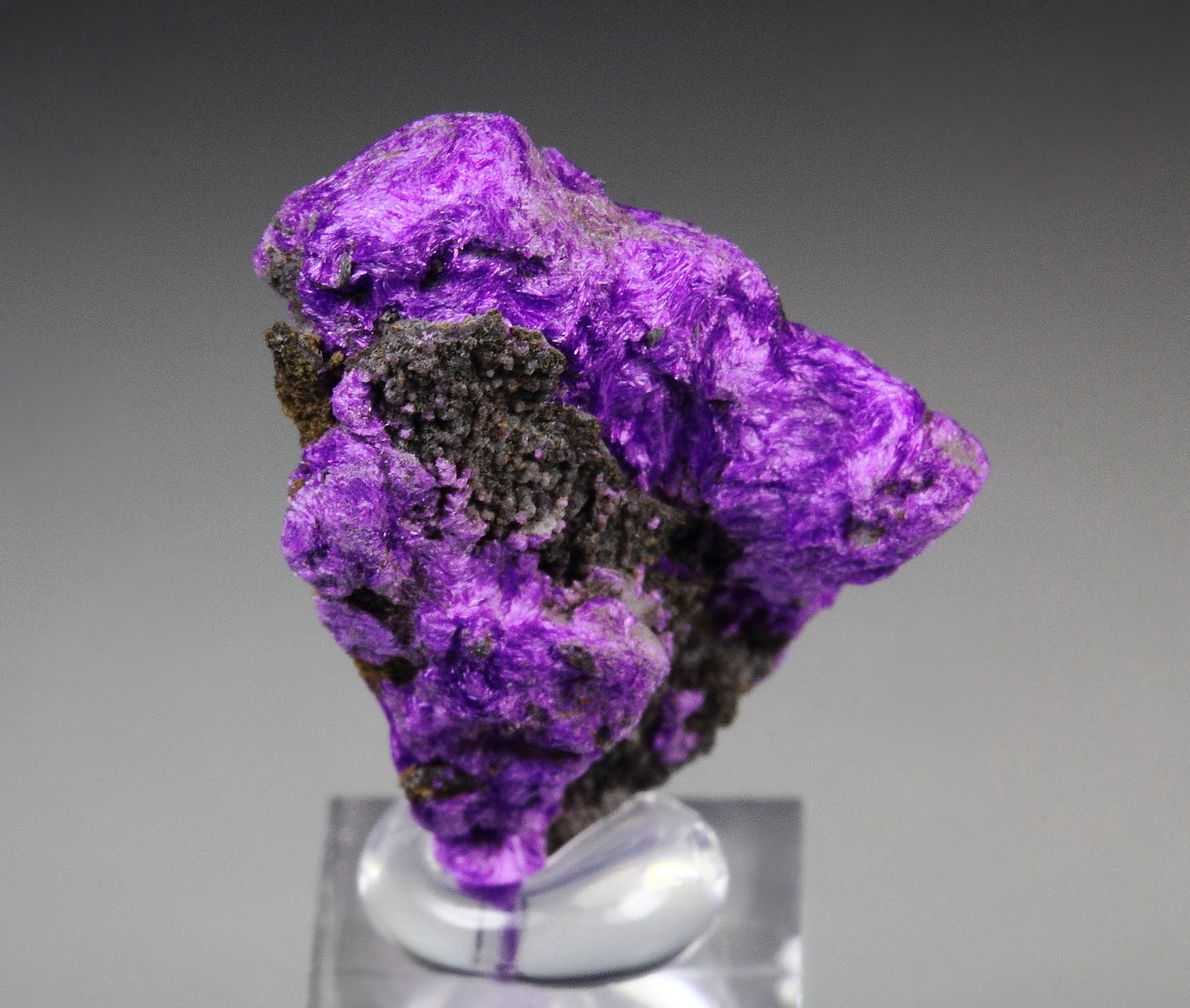 crystallized SUGILITE