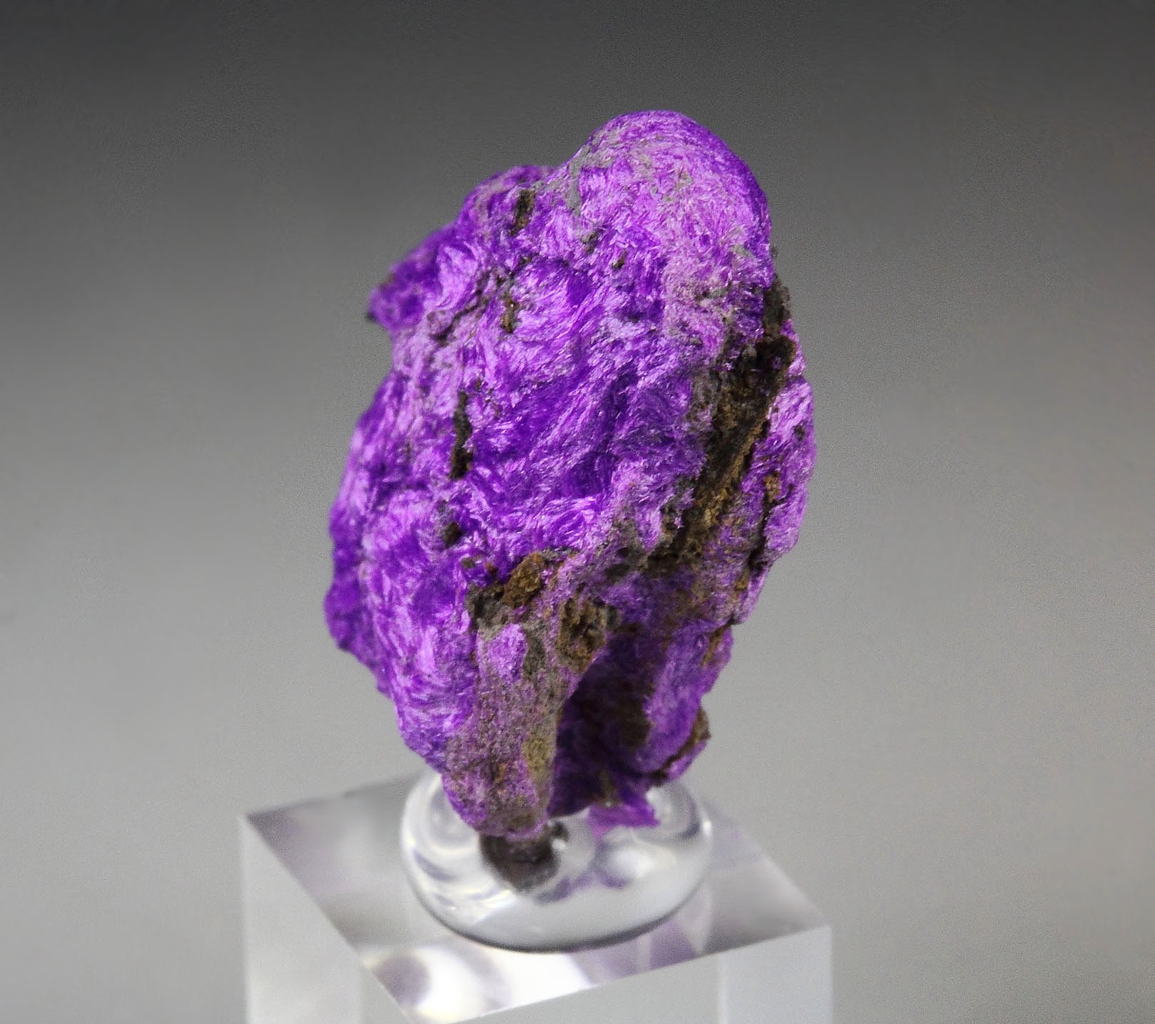 crystallized SUGILITE