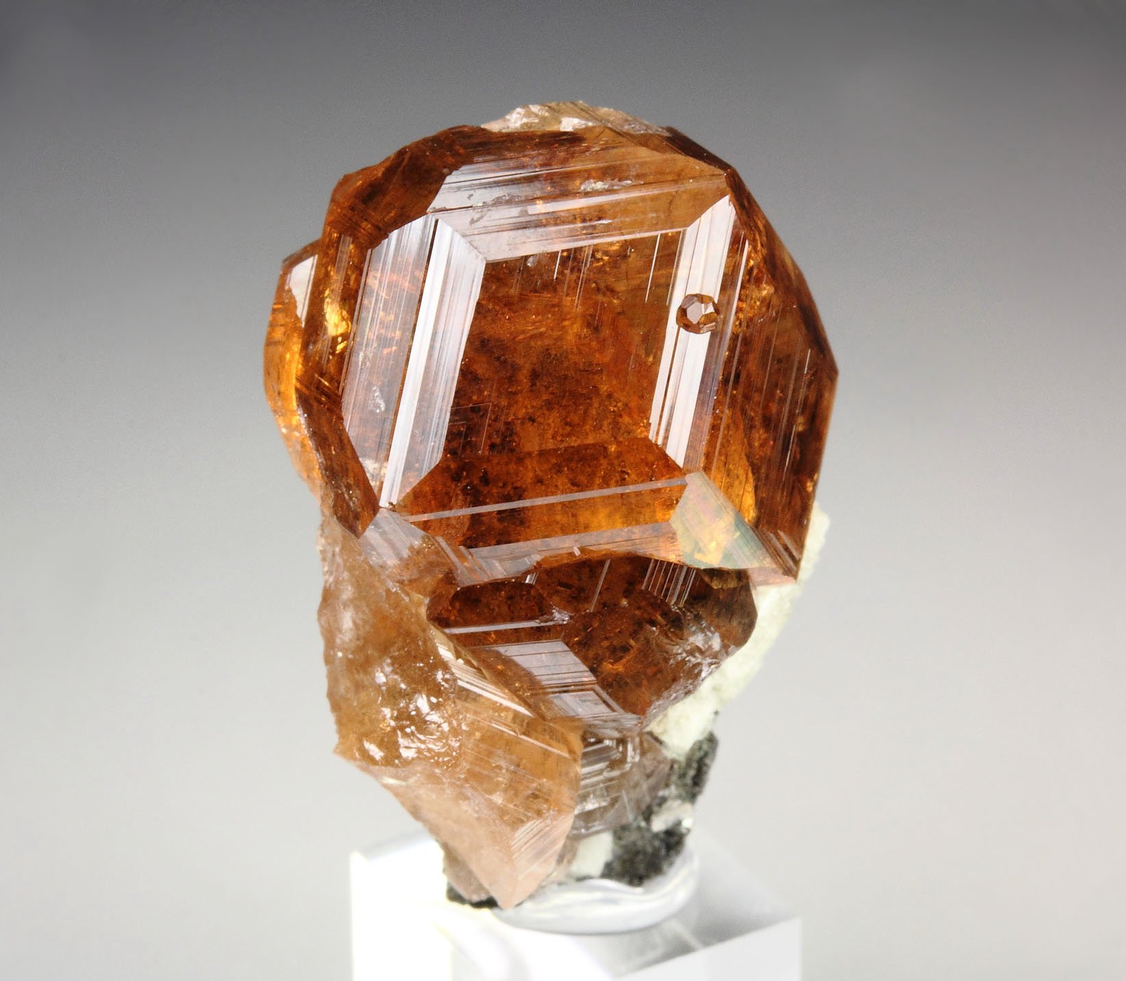 gem GARNET var. GROSSULAR