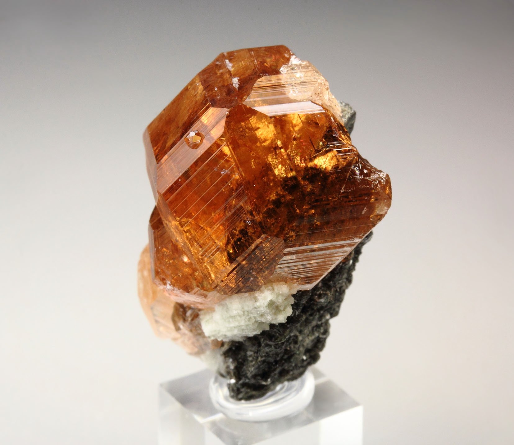 gem GARNET var. GROSSULAR