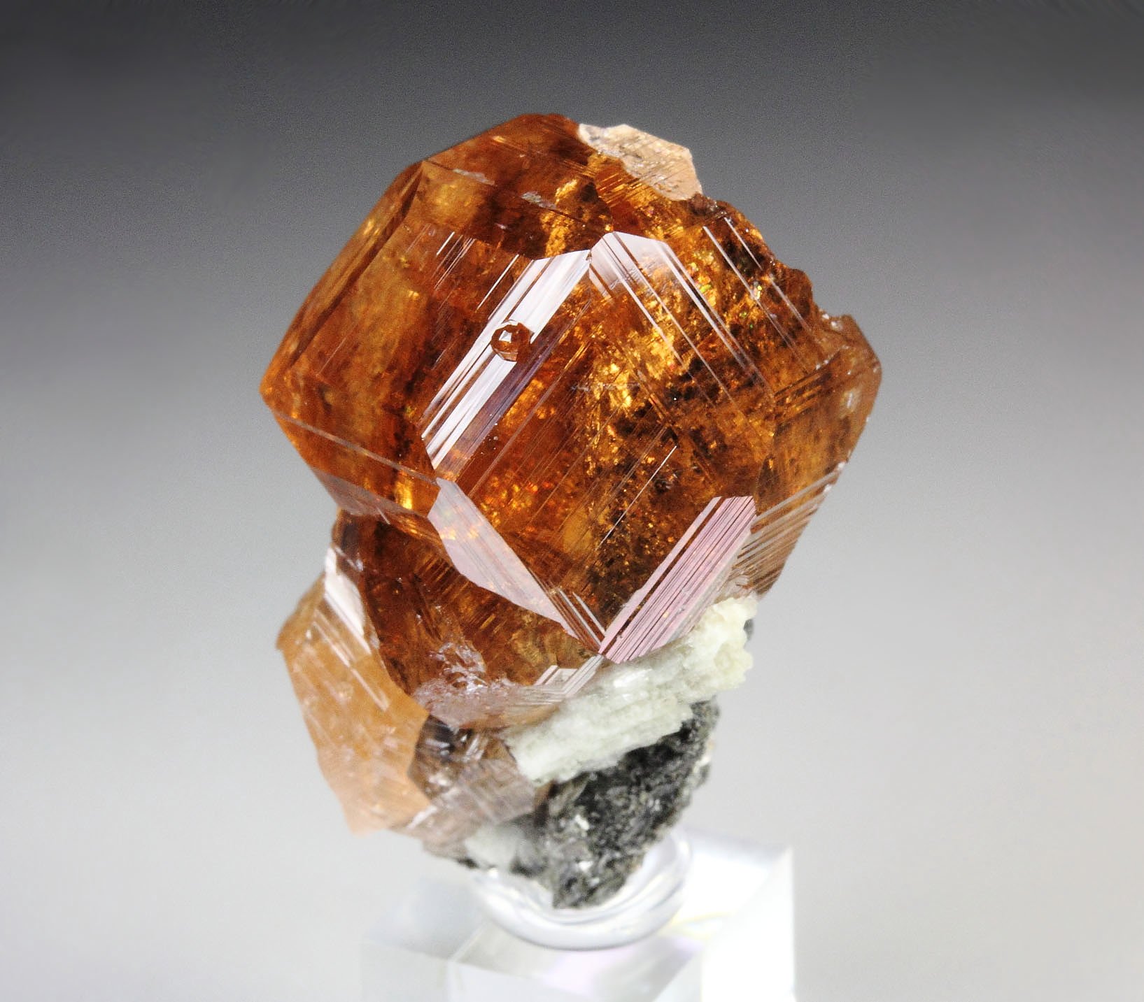 gem GARNET var. GROSSULAR