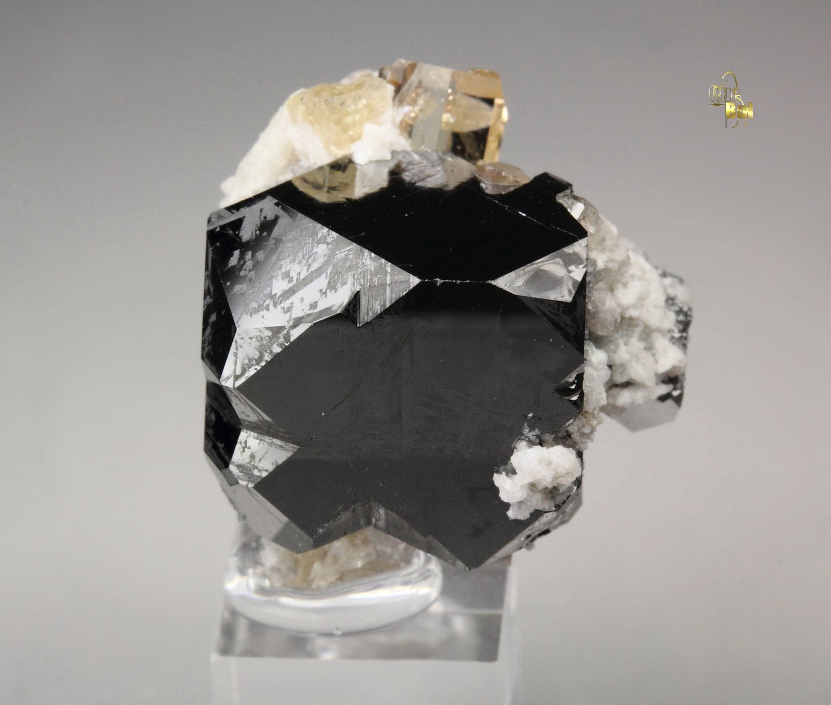 twinned BIXBYITE, gem TOPAZ