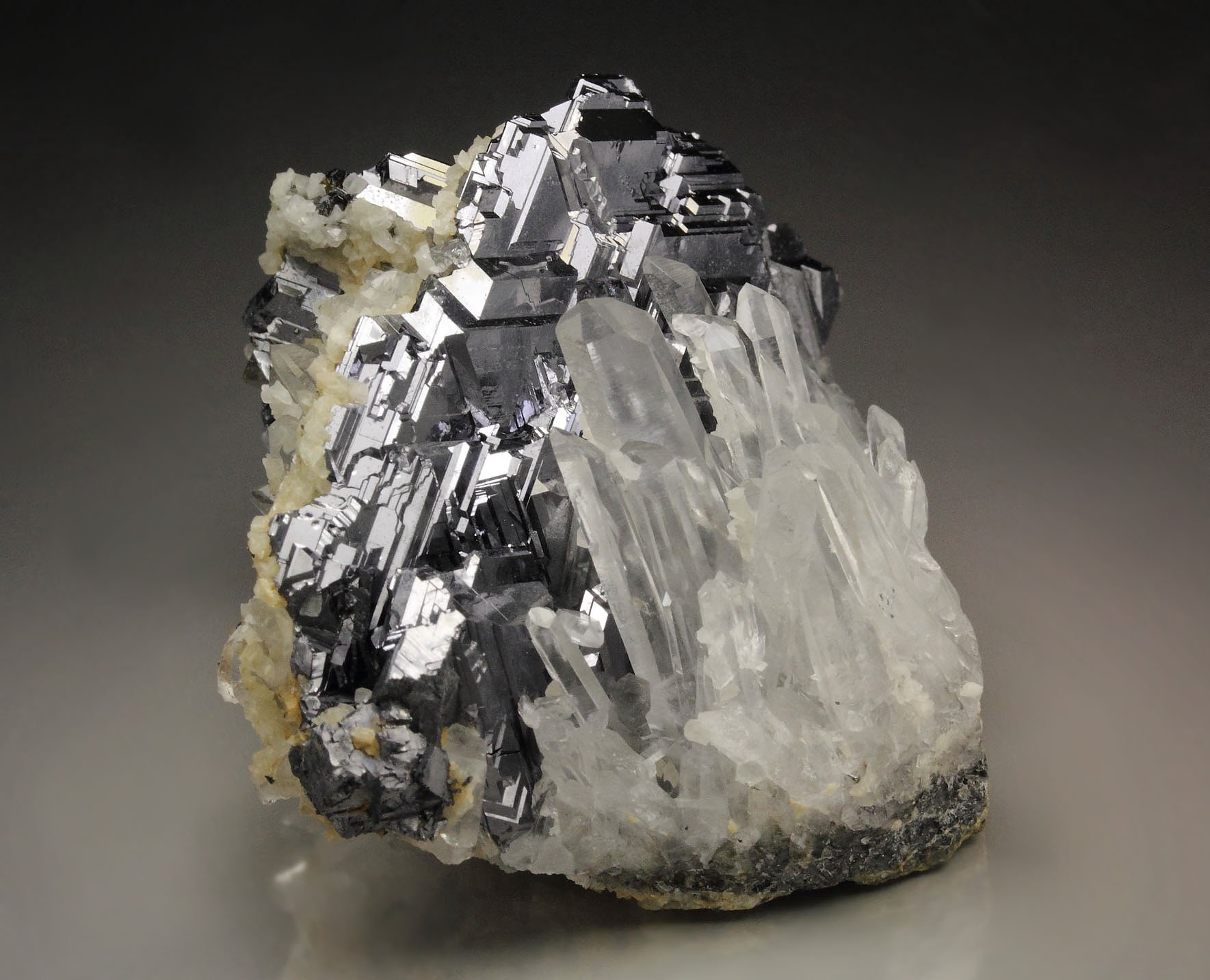 GALENA - SPINEL LAW TWIN, QUARTZ