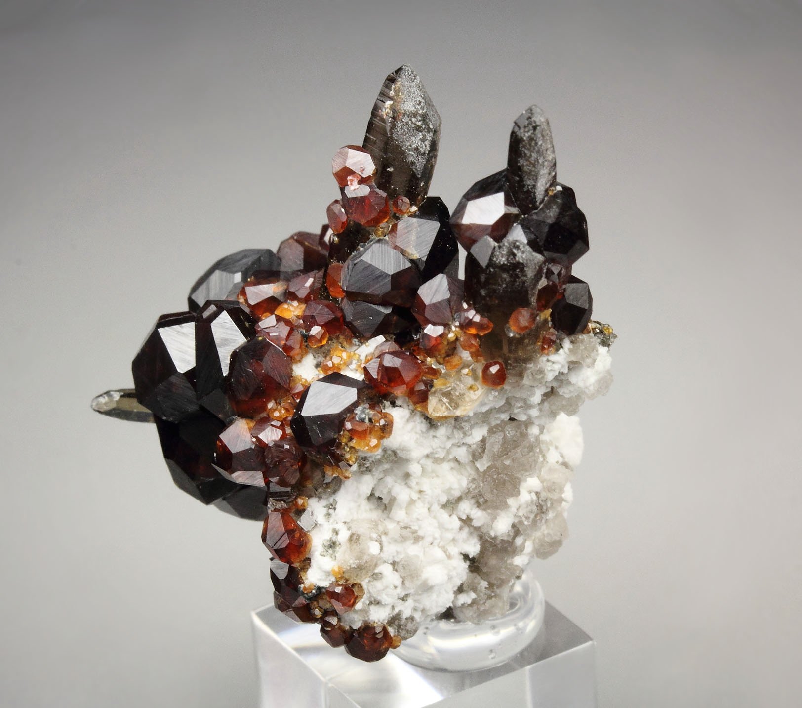 gemmy GARNET var. SPESSARTINE, QUARTZ var. SMOKY