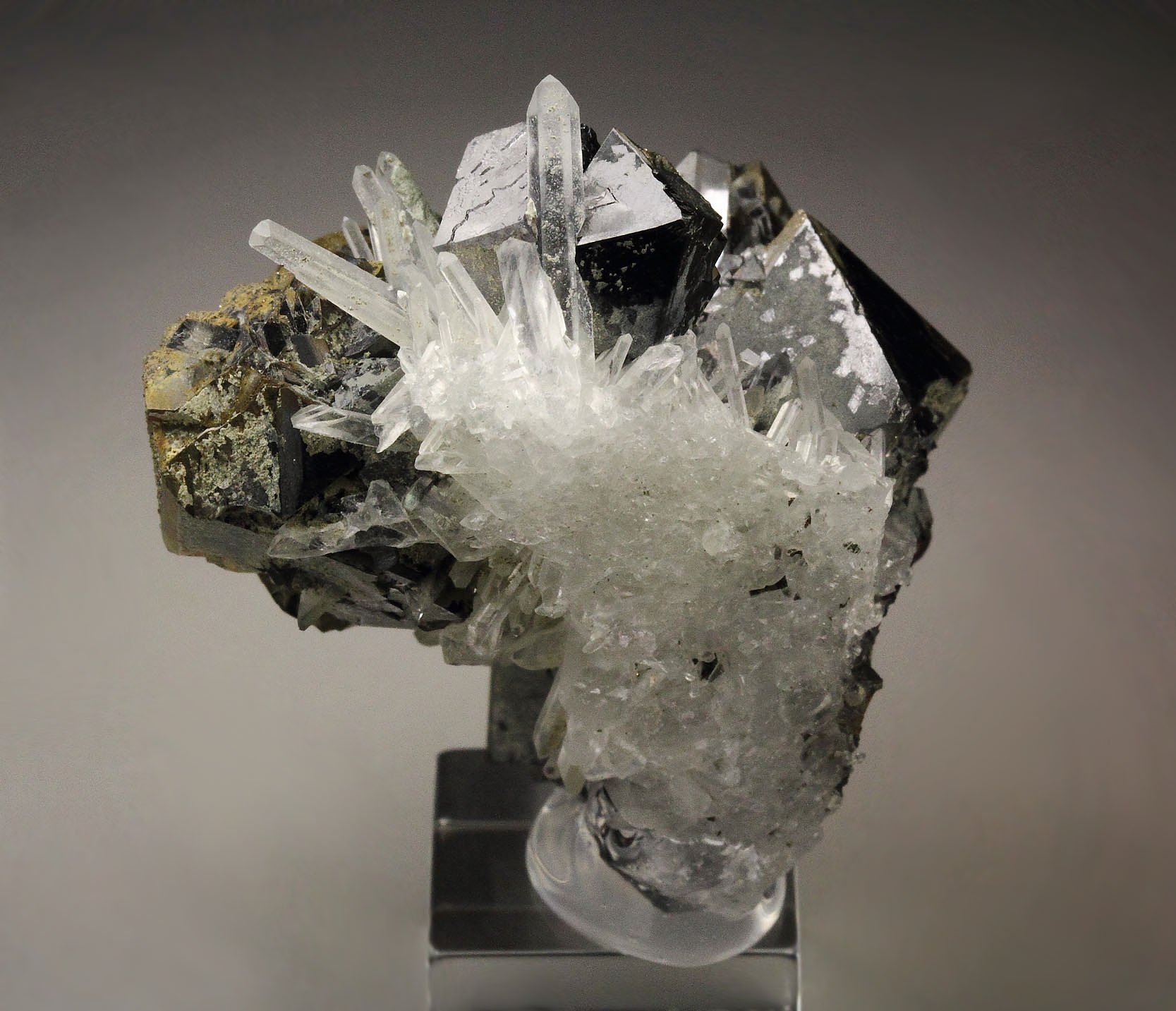 SPHALERITE, epitaxial CHALCOPYRITE, GALENA, QUARTZ