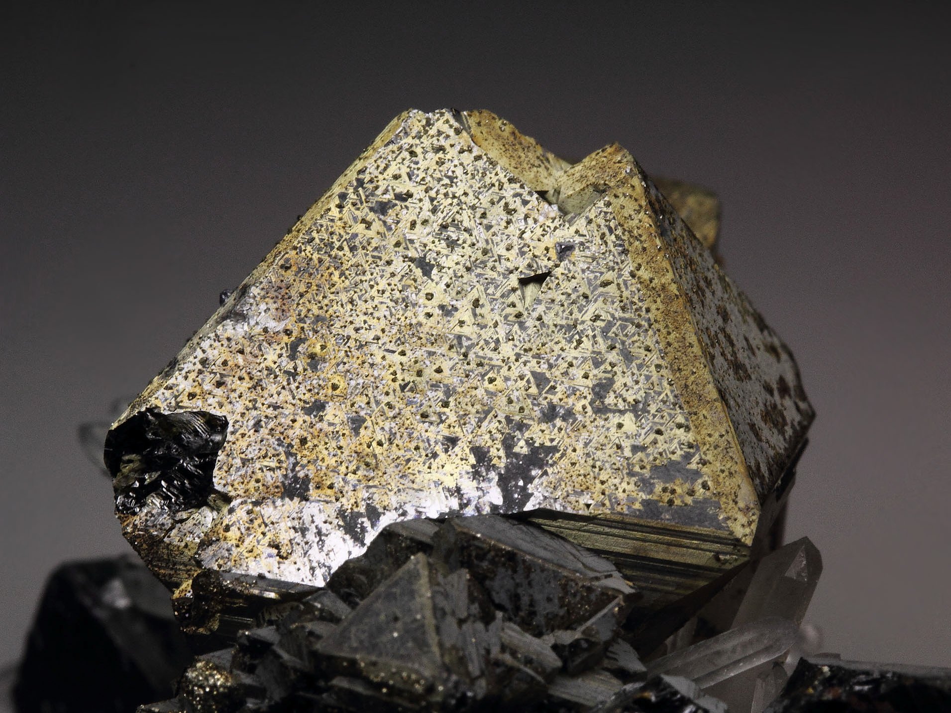 SPHALERITE, epitaxial CHALCOPYRITE, GALENA, QUARTZ