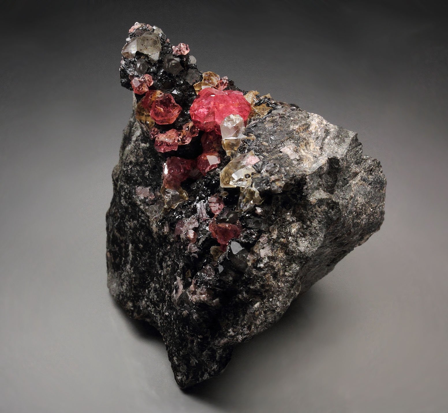 gem RHODOCHROSITE, QUARTZ