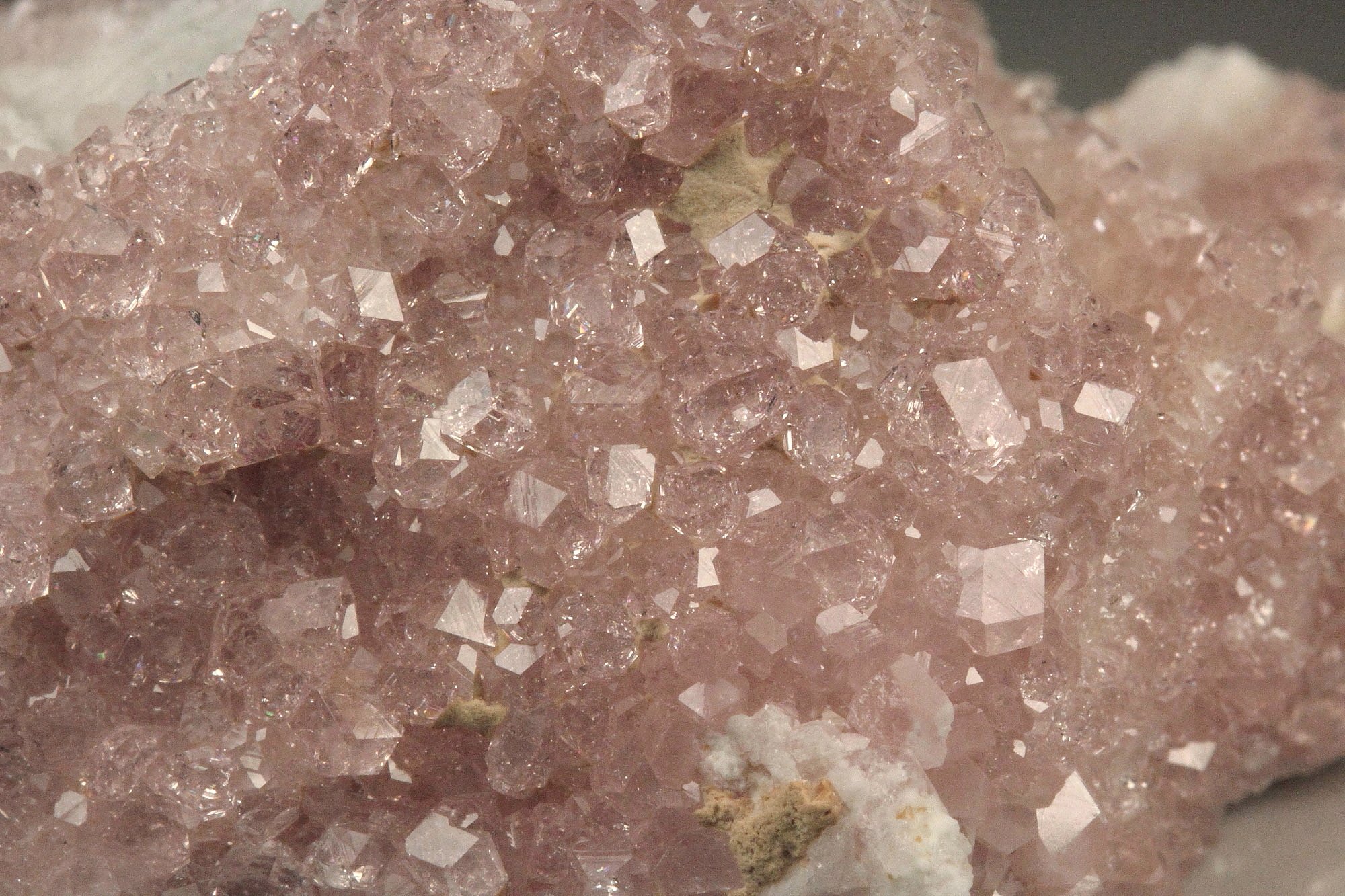 gem pink GARNET var. GROSSULAR