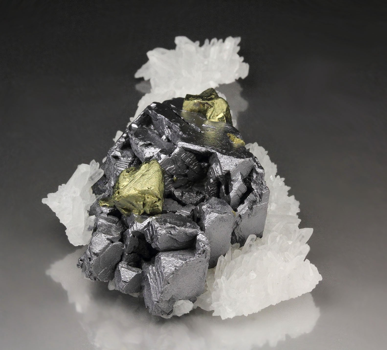 skeletal GALENA, CHALCOPYRITE, QUARTZ