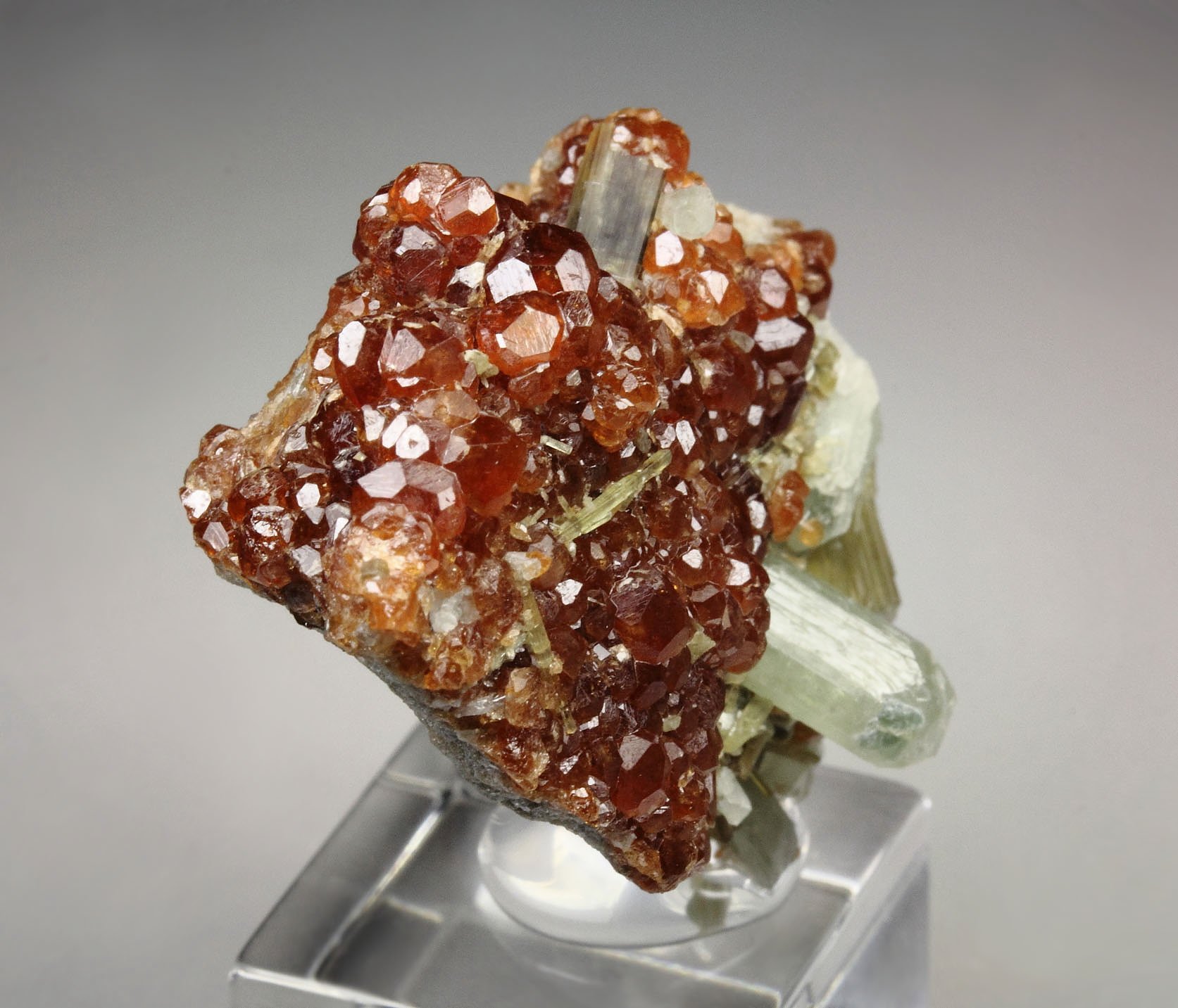 gemmy GARNET var. HESSONITE, DIOPSIDE