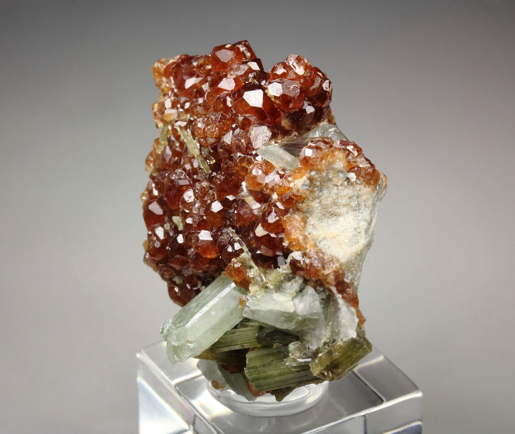 gemmy GARNET var. HESSONITE, DIOPSIDE