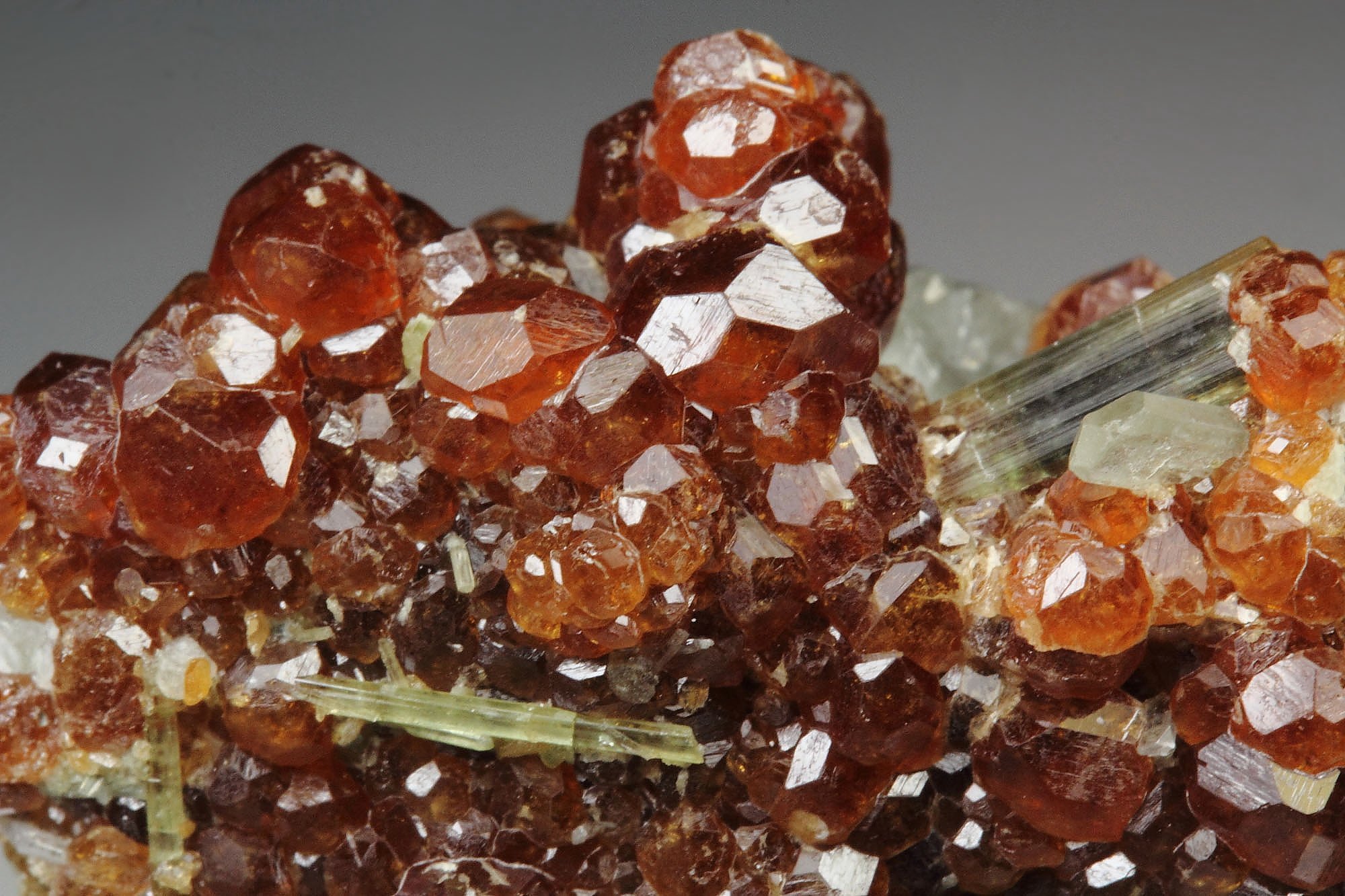 gemmy GARNET var. HESSONITE, DIOPSIDE