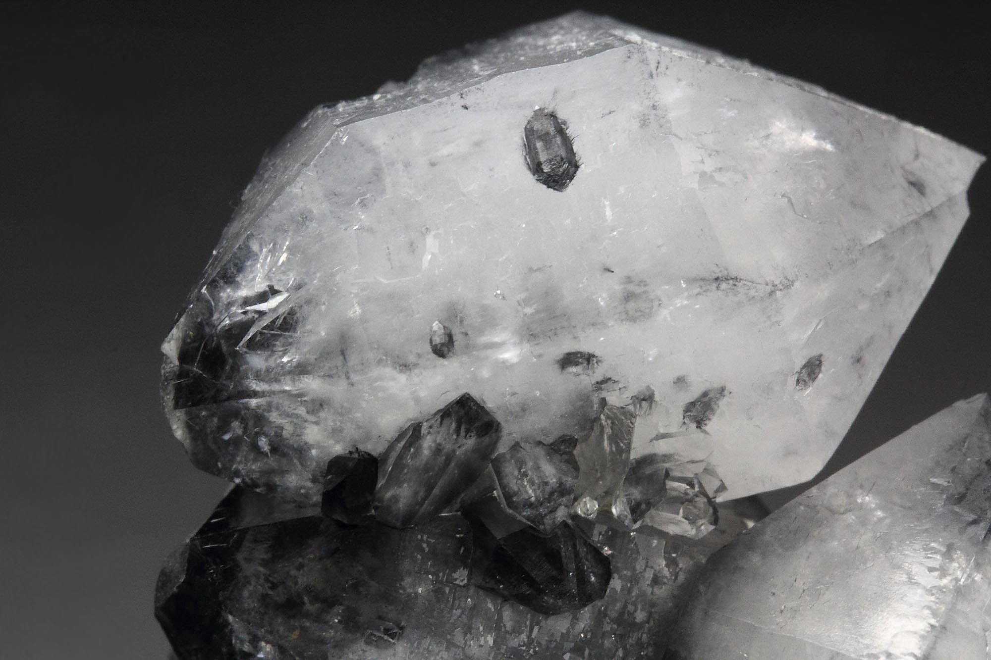 bi-terminated QUARTZ with BOULANGERITE inclusions 