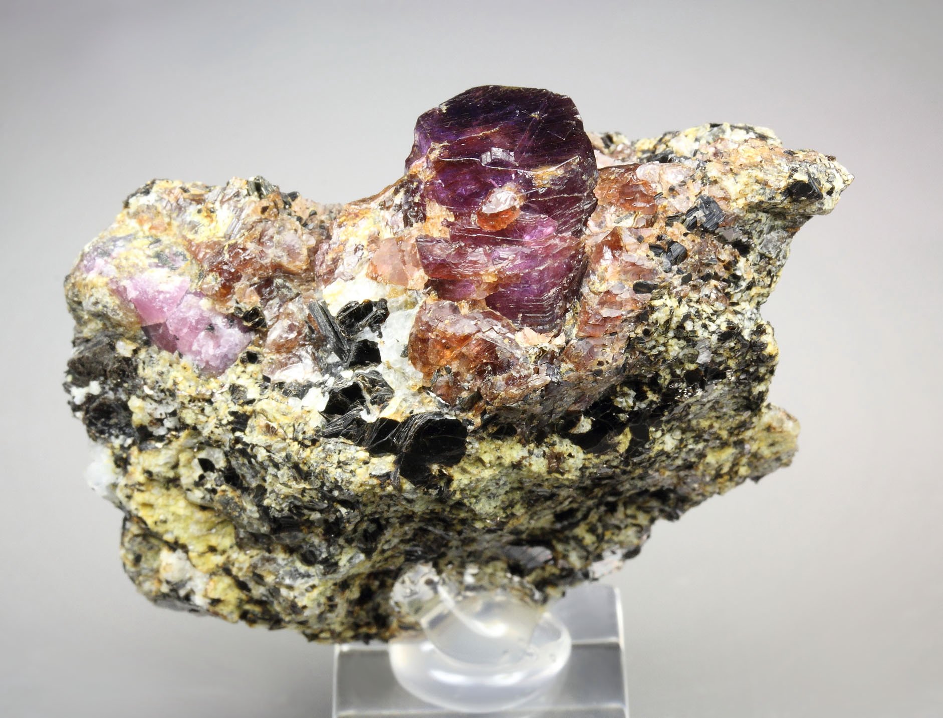 bi-color CORUNDUM var. RUBY, MUSCOVITE