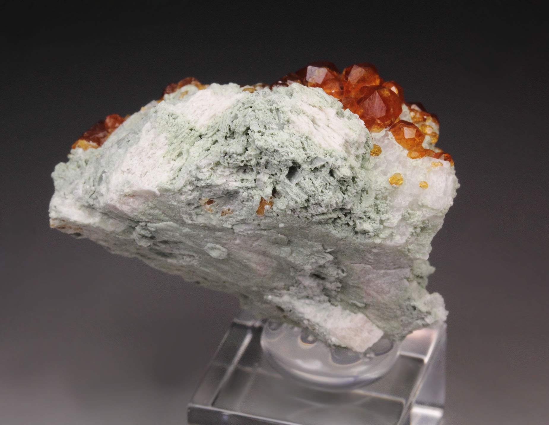 gem GARNET var. SPESSARTINE