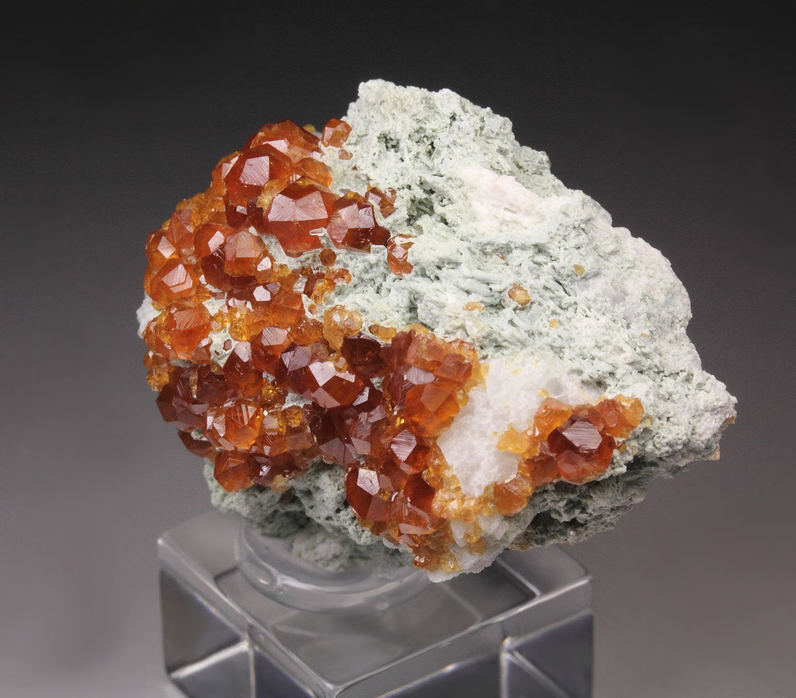 gem GARNET var. SPESSARTINE