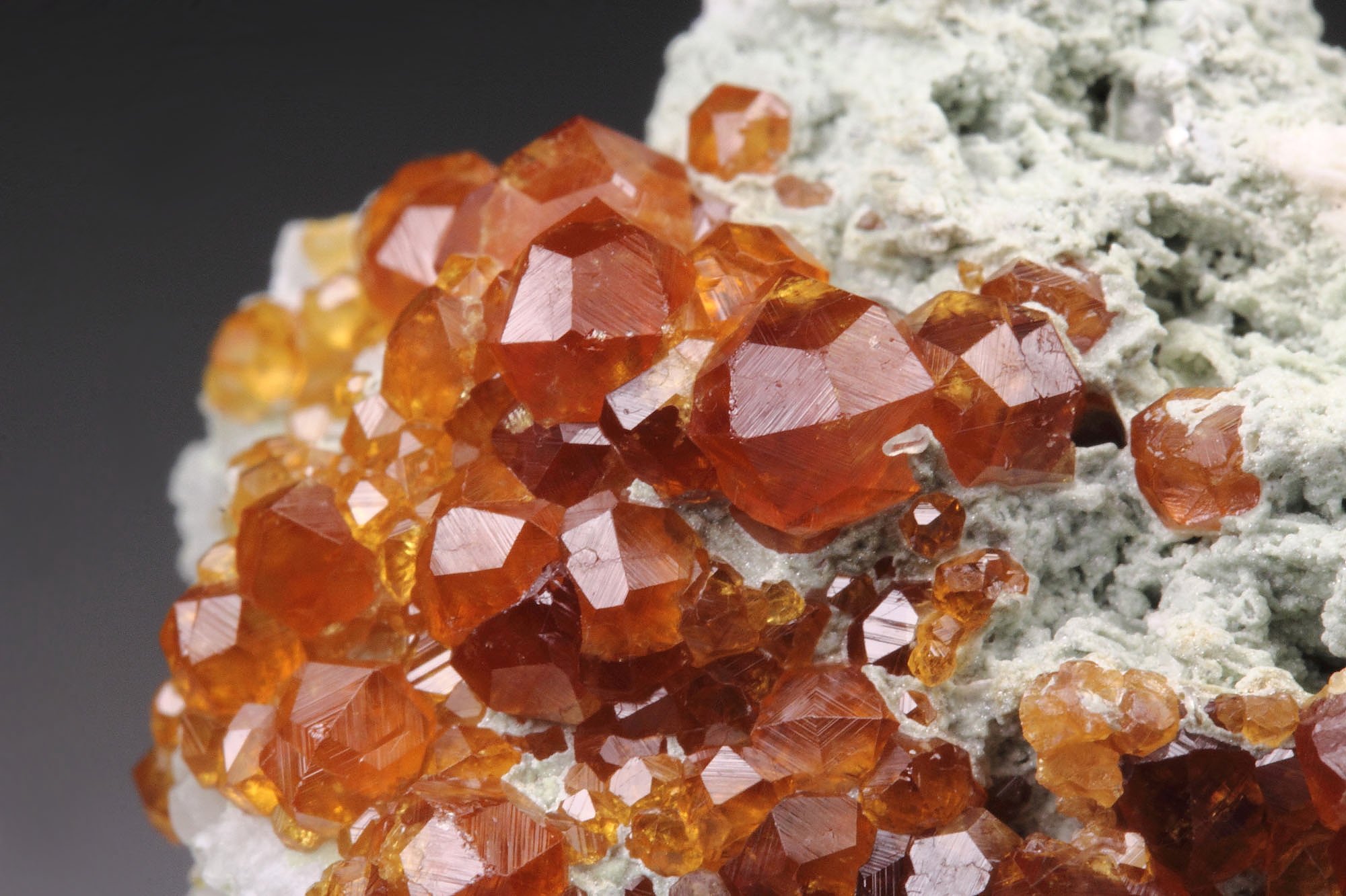 gem GARNET var. SPESSARTINE