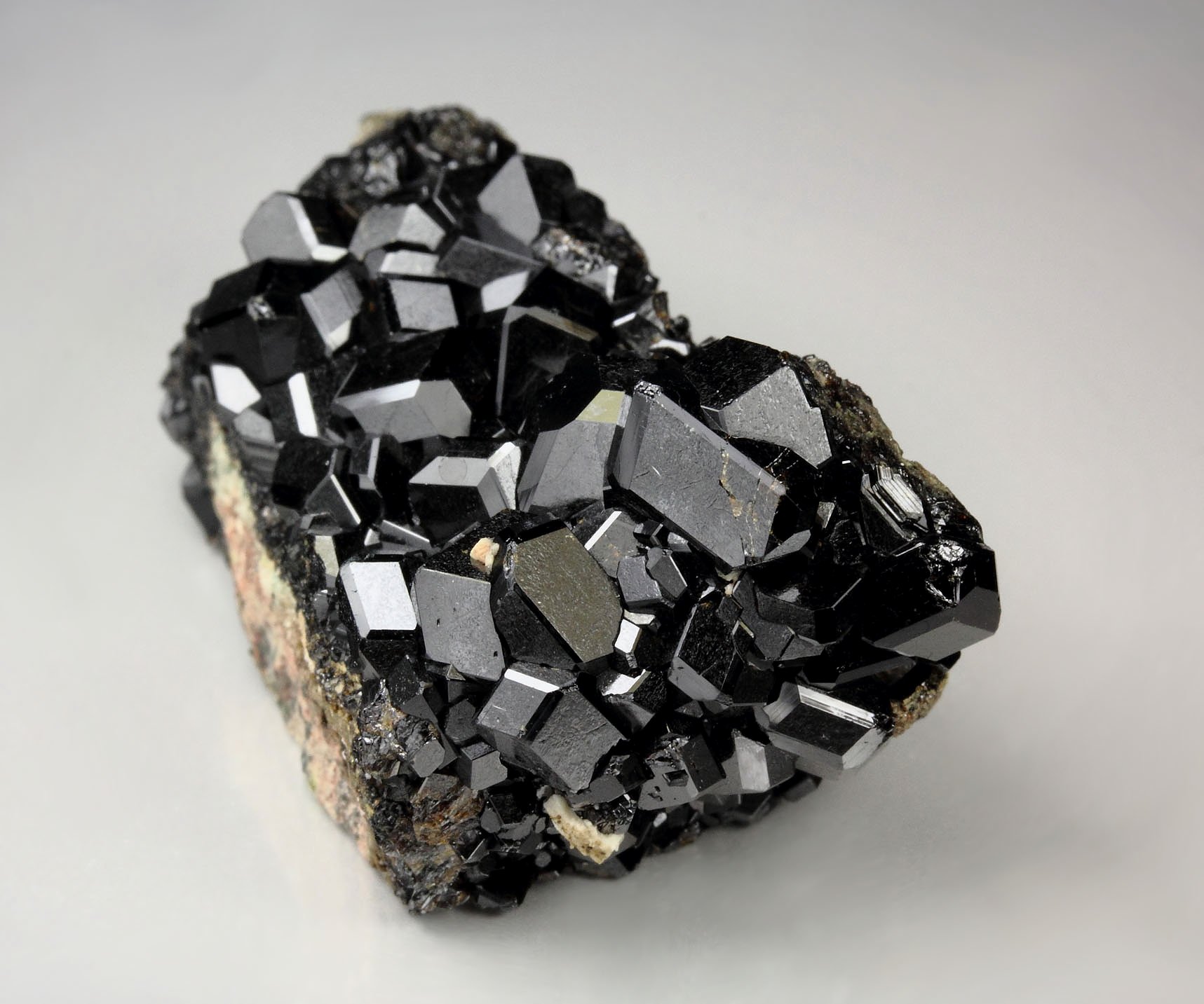 GARNET var. ANDRADITE var. MELANITE