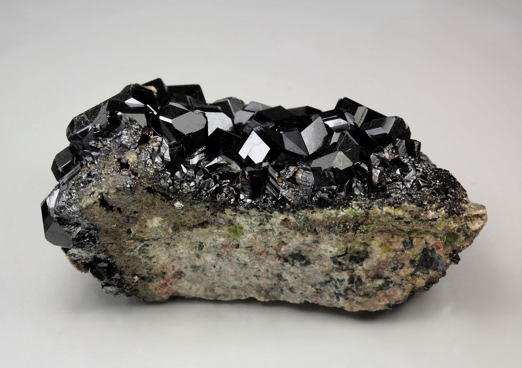 GARNET var. ANDRADITE var. MELANITE