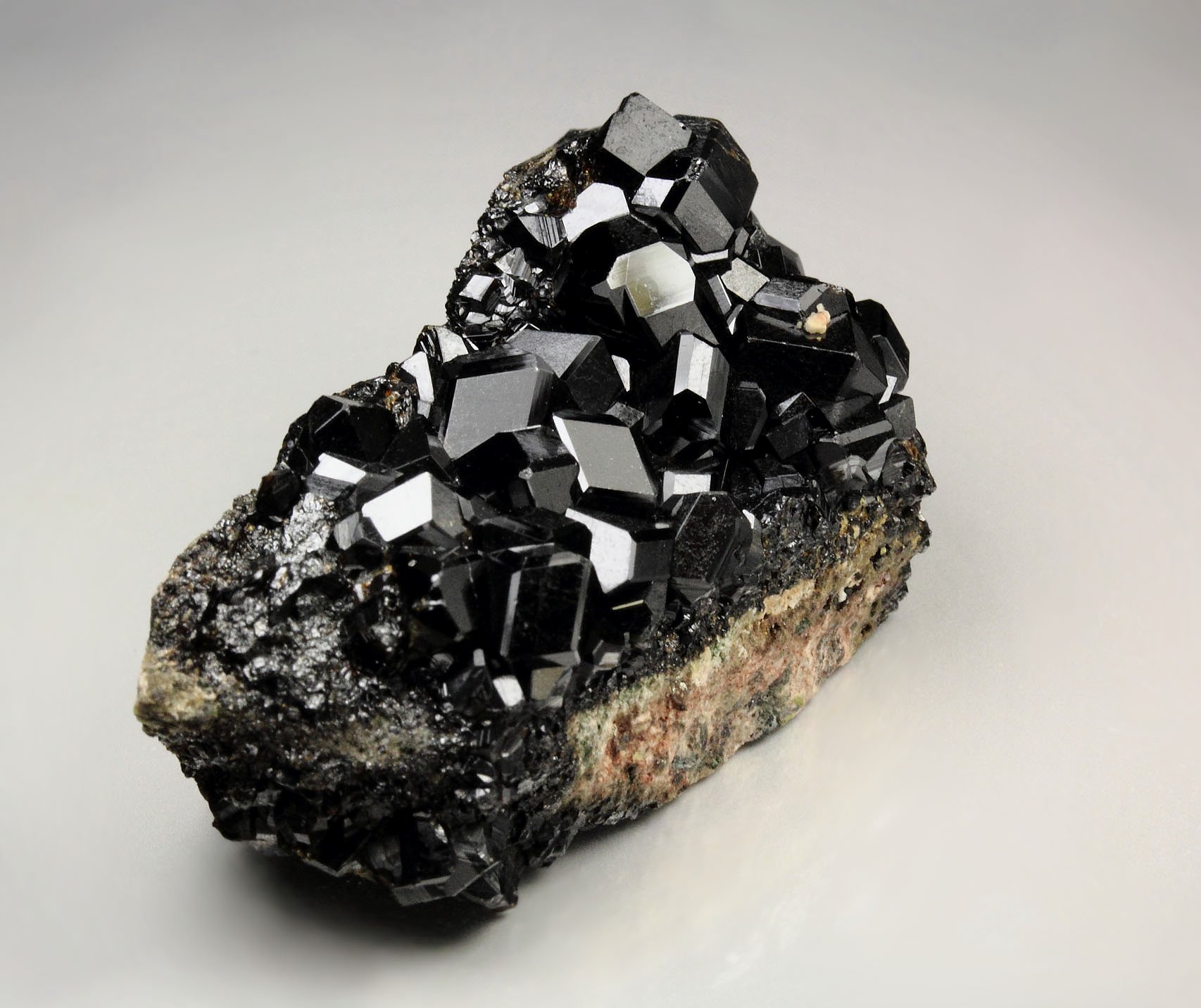 GARNET var. ANDRADITE var. MELANITE