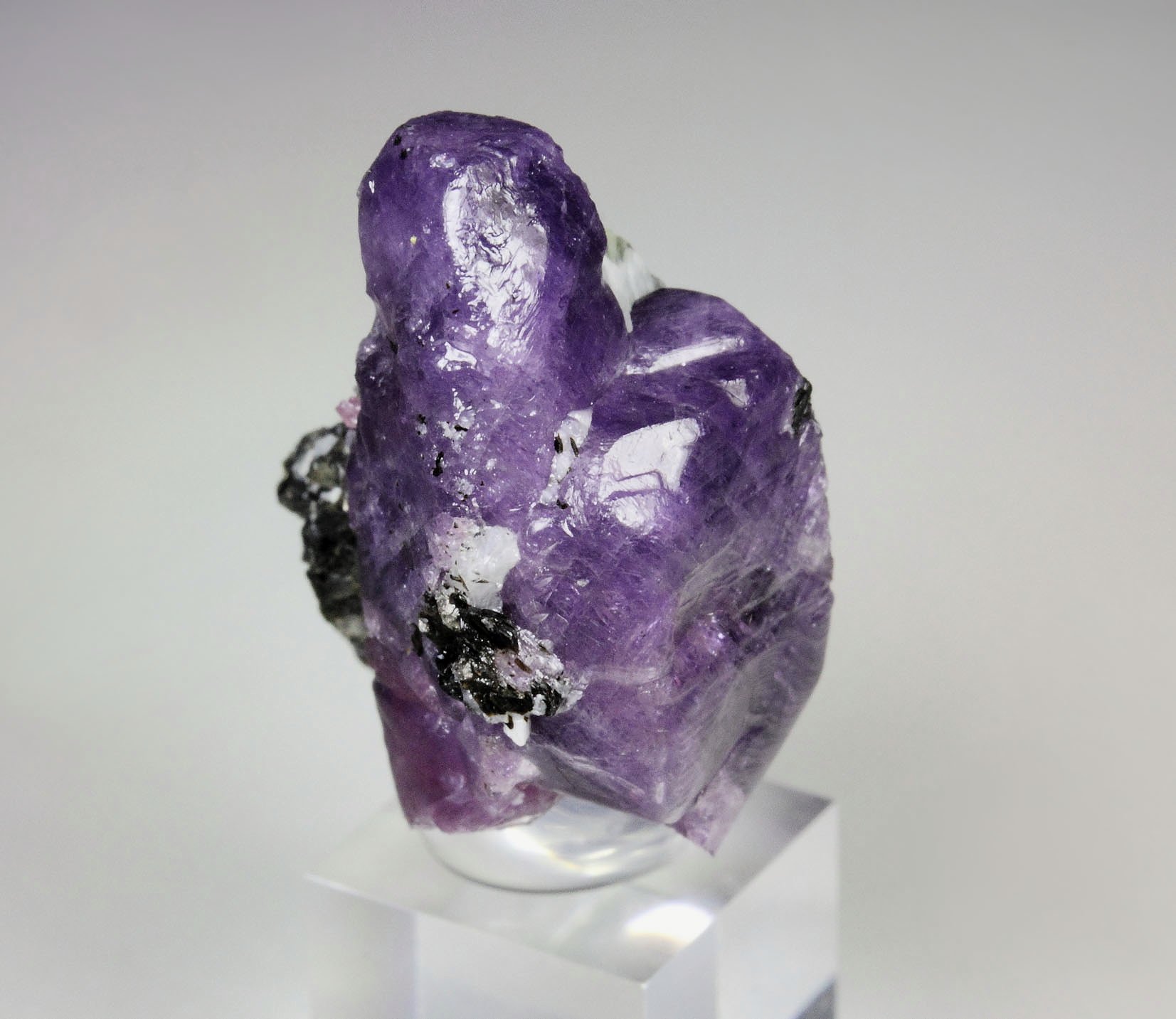 CORUNDUM var. RUBY, MUSCOVITE