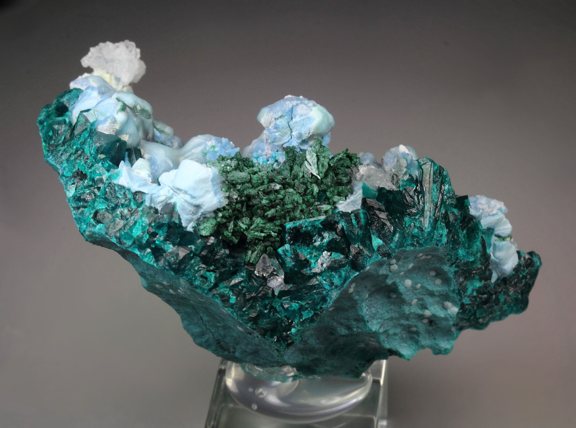 SHATTUCKITE, DIOPTASE, MALACHITE, CALCITE