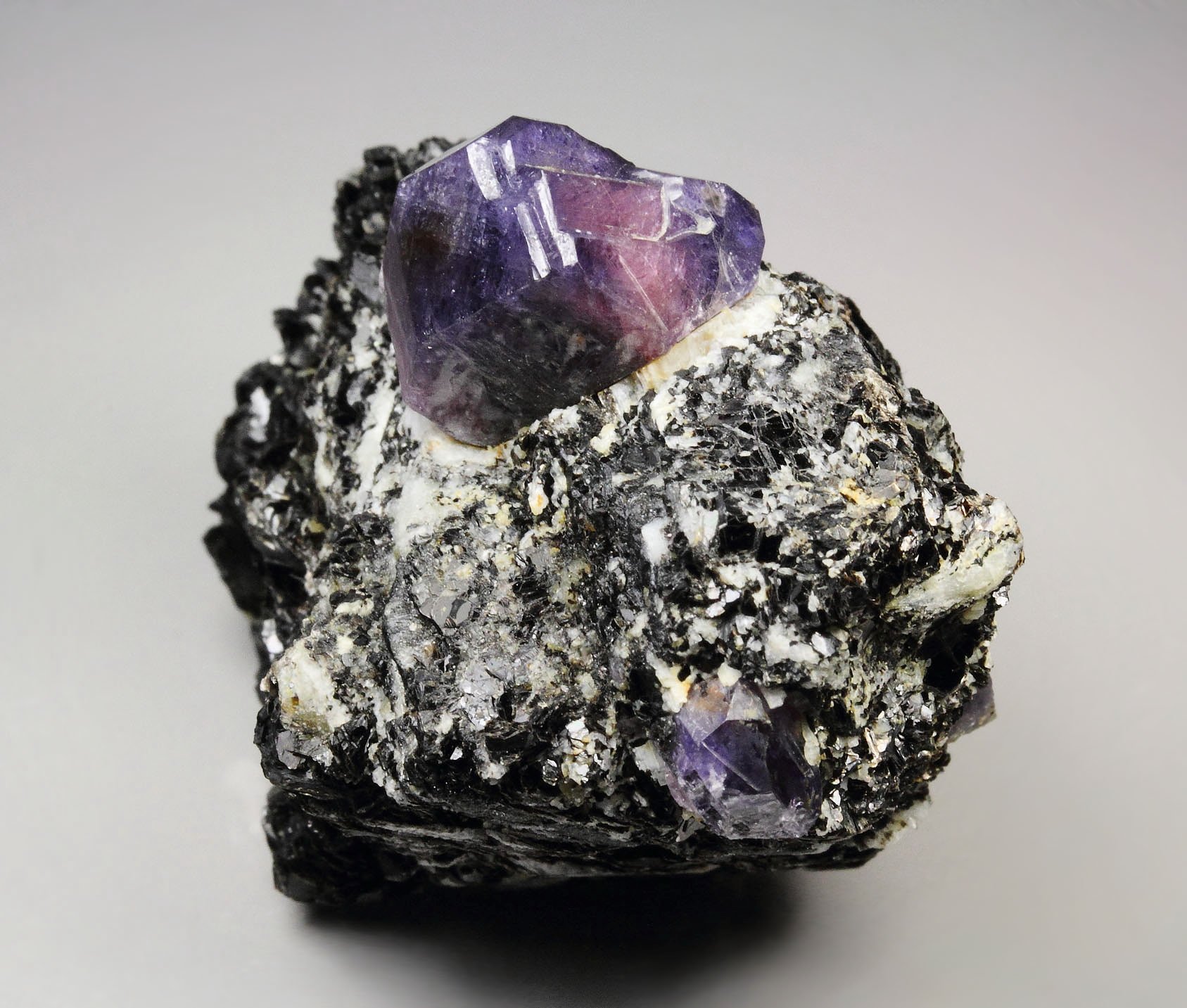 bi-color CORUNDUM var. RUBY, MUSCOVITE