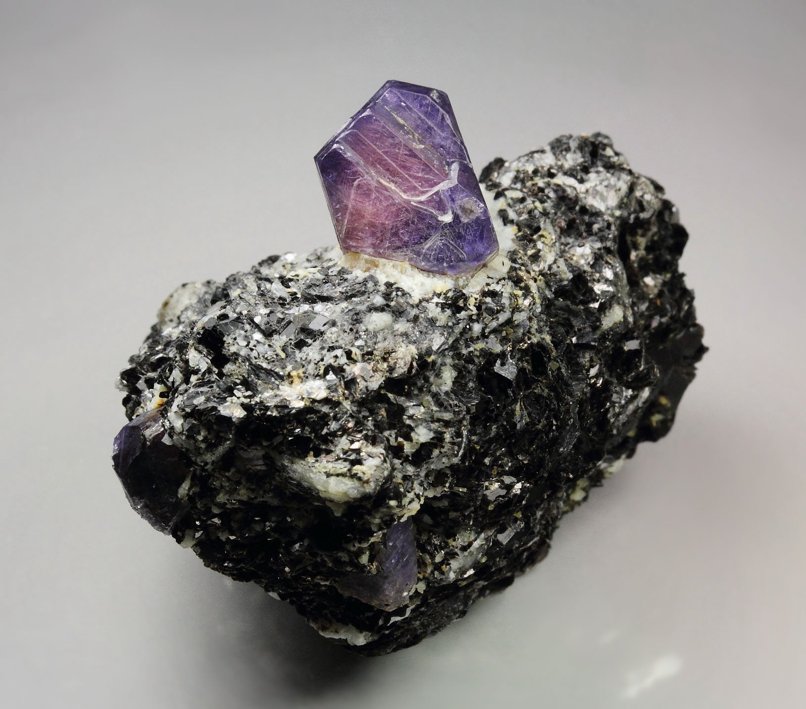 bi-color CORUNDUM var. RUBY, MUSCOVITE