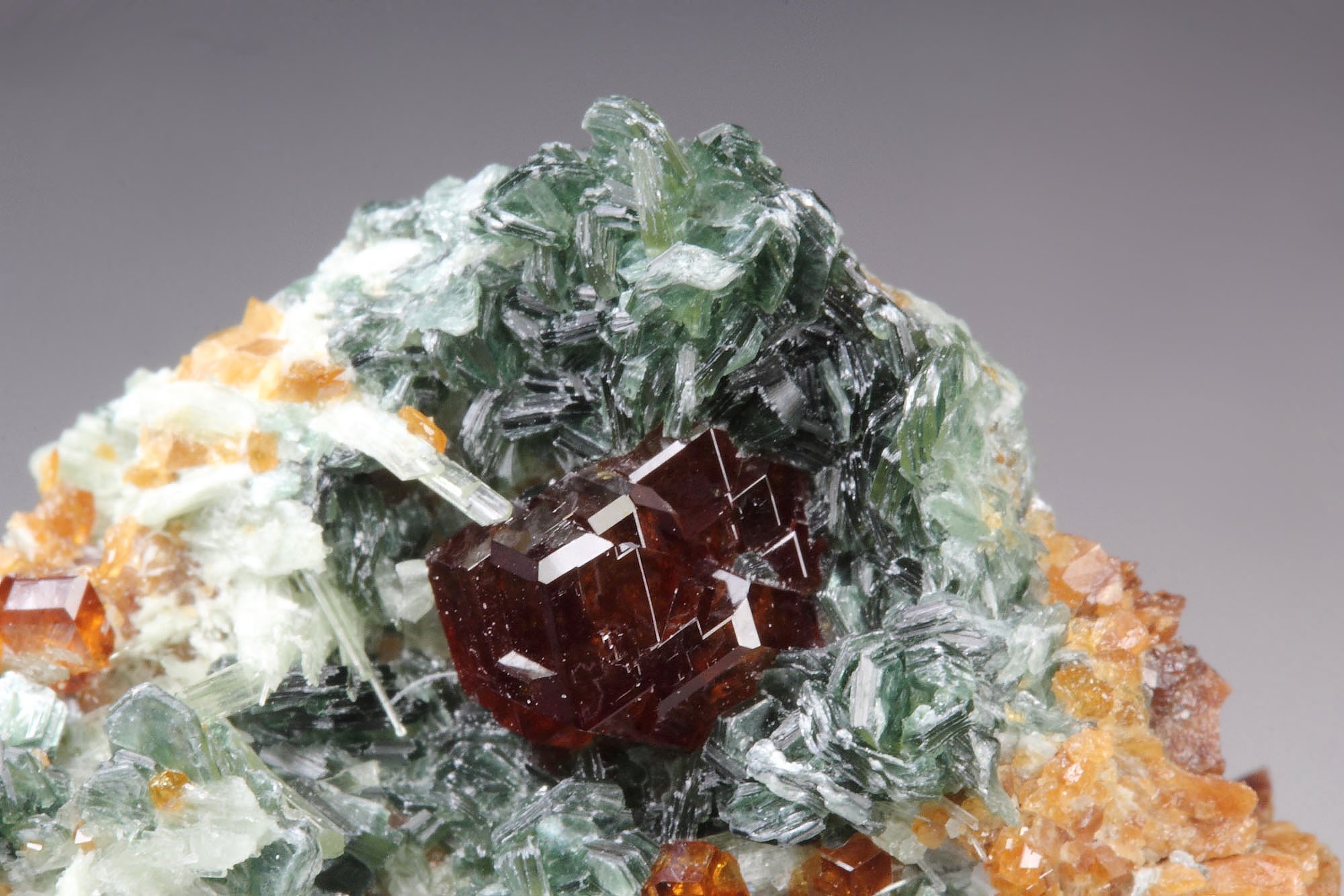 GARNET var. HESSONITE, CLINOCHLORE, DIOPSIDE