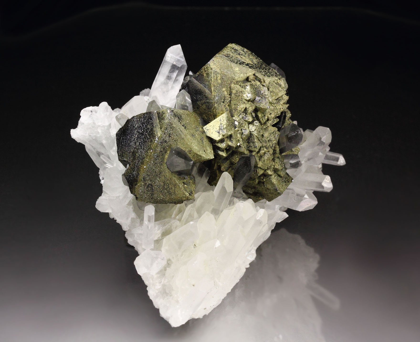 SPHALERITE, epitaxial CHALCOPYRITE, QUARTZ